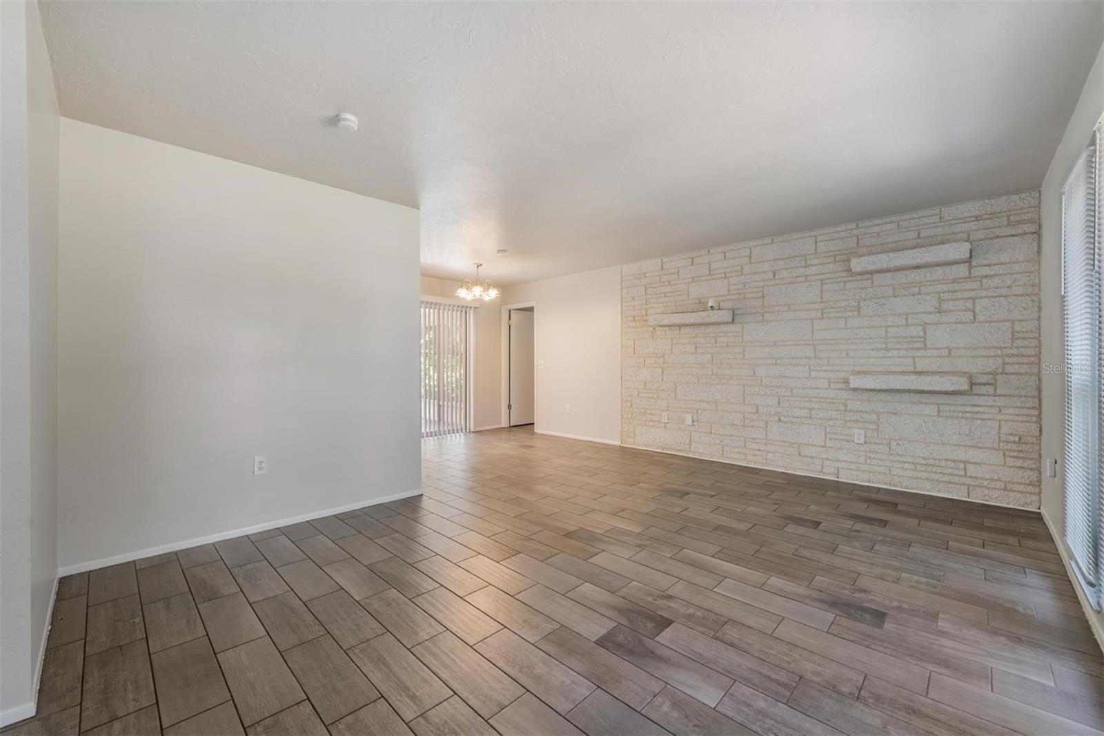 1124 DANNY DR — photo 6