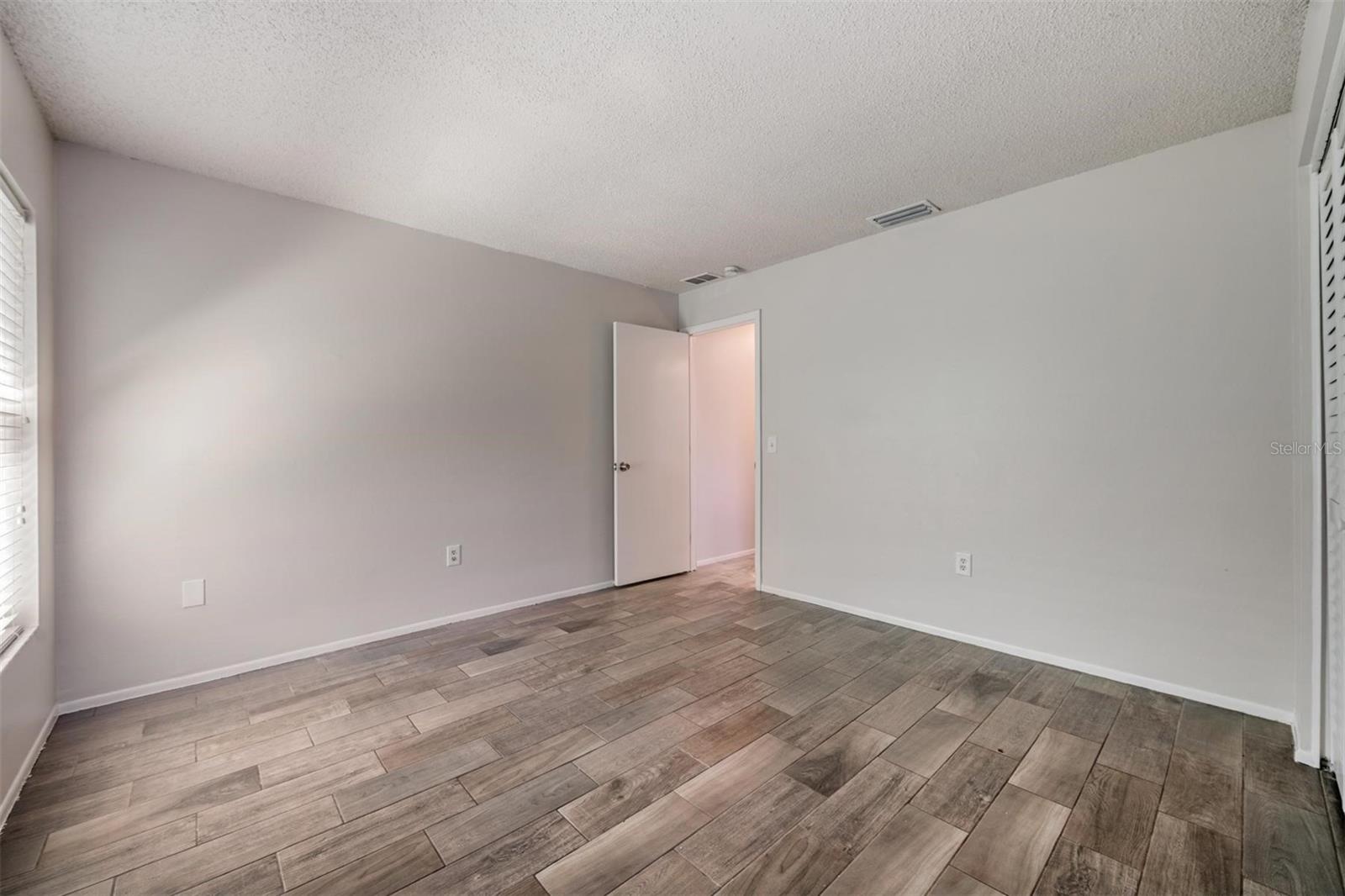 1124 DANNY DR — photo 29