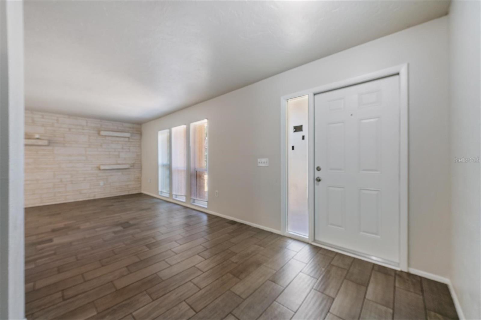 1124 DANNY DR — photo 3