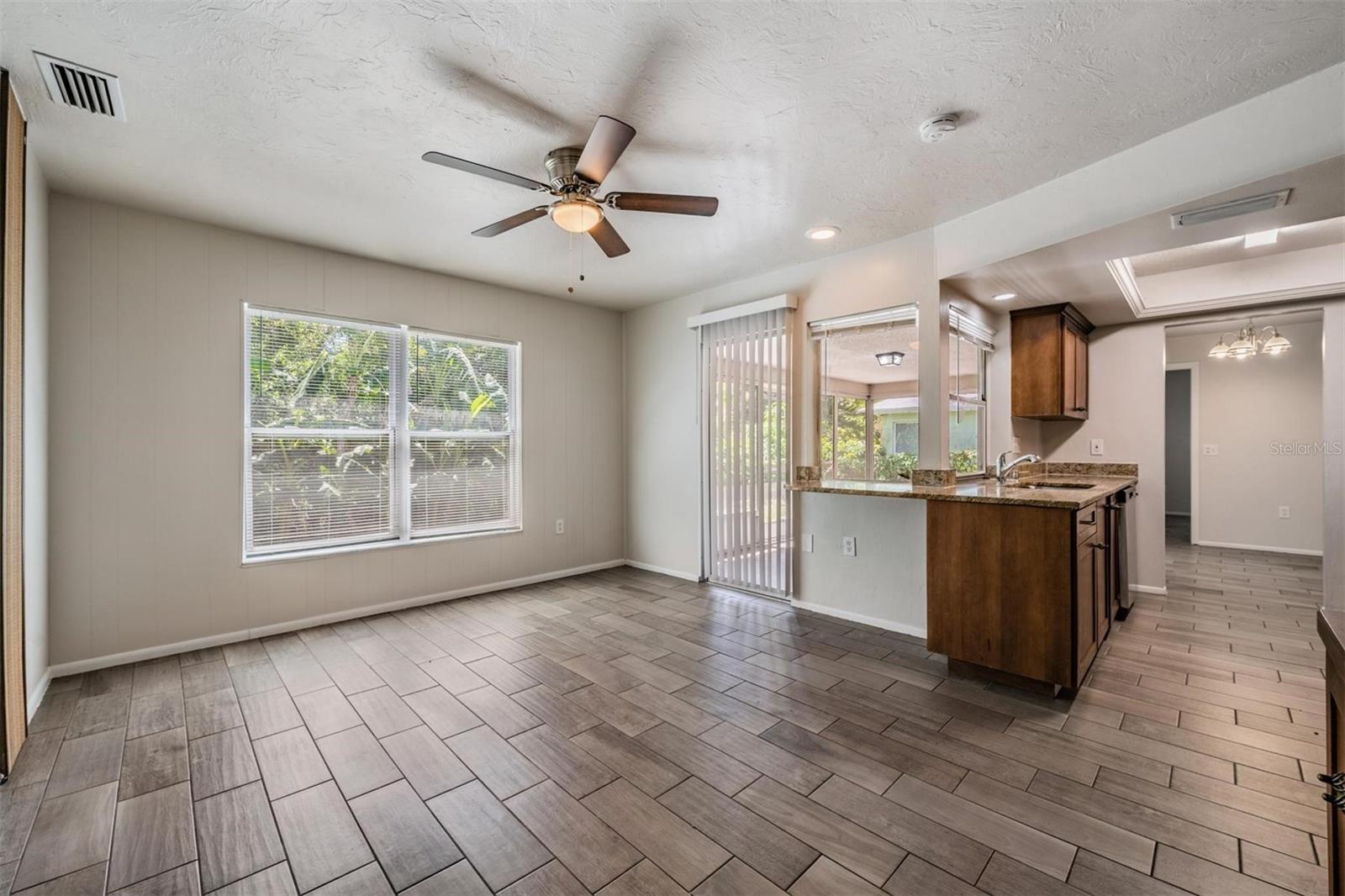 1124 DANNY DR — photo 18