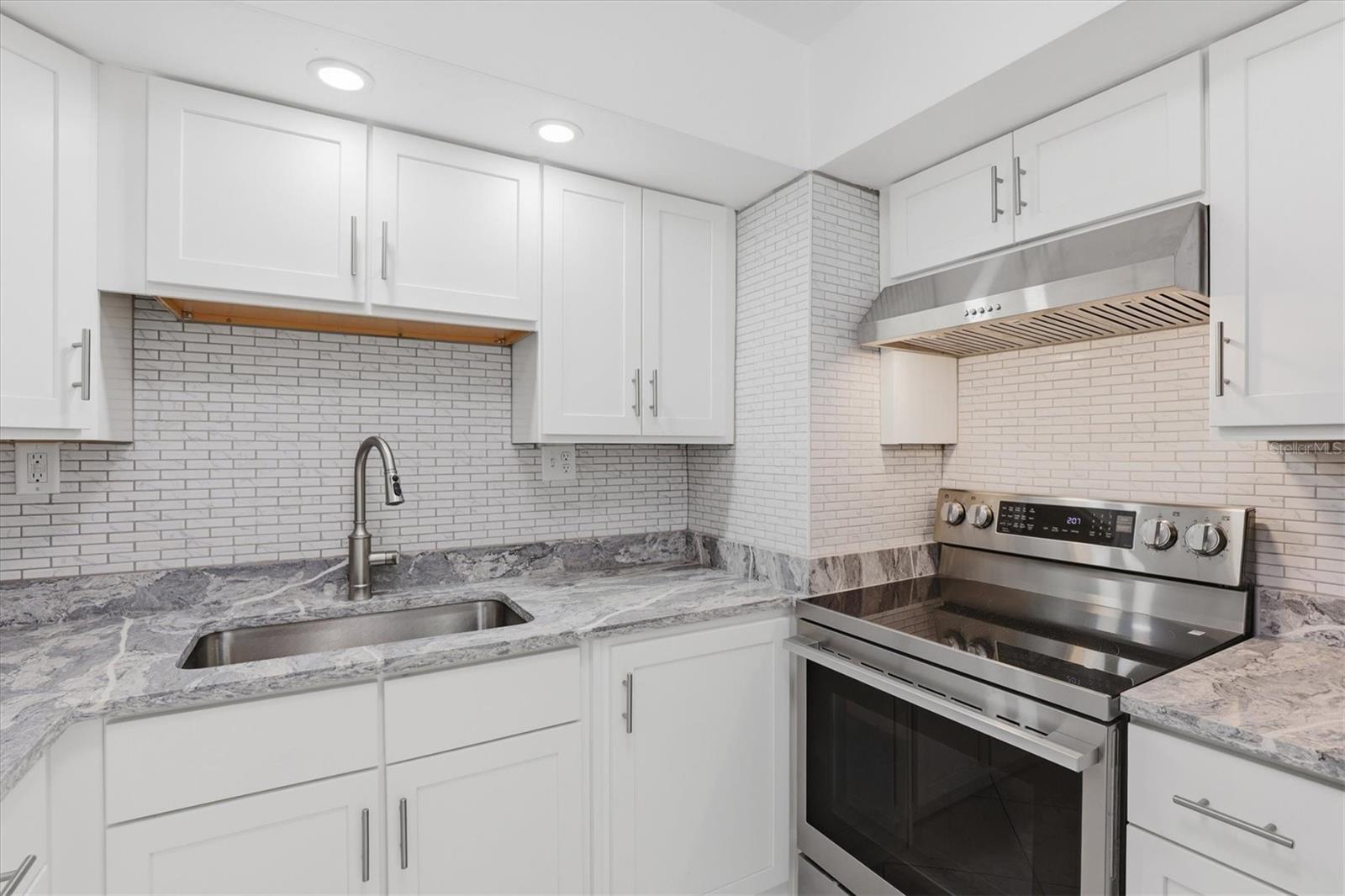 721 BAYSHORE DR — photo 18