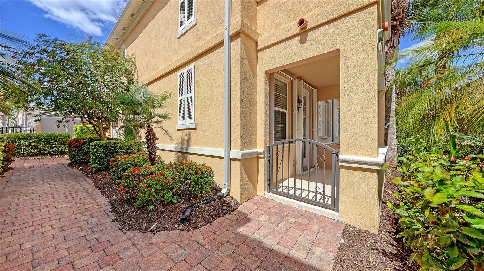 1586 DORGALI DR — photo 2