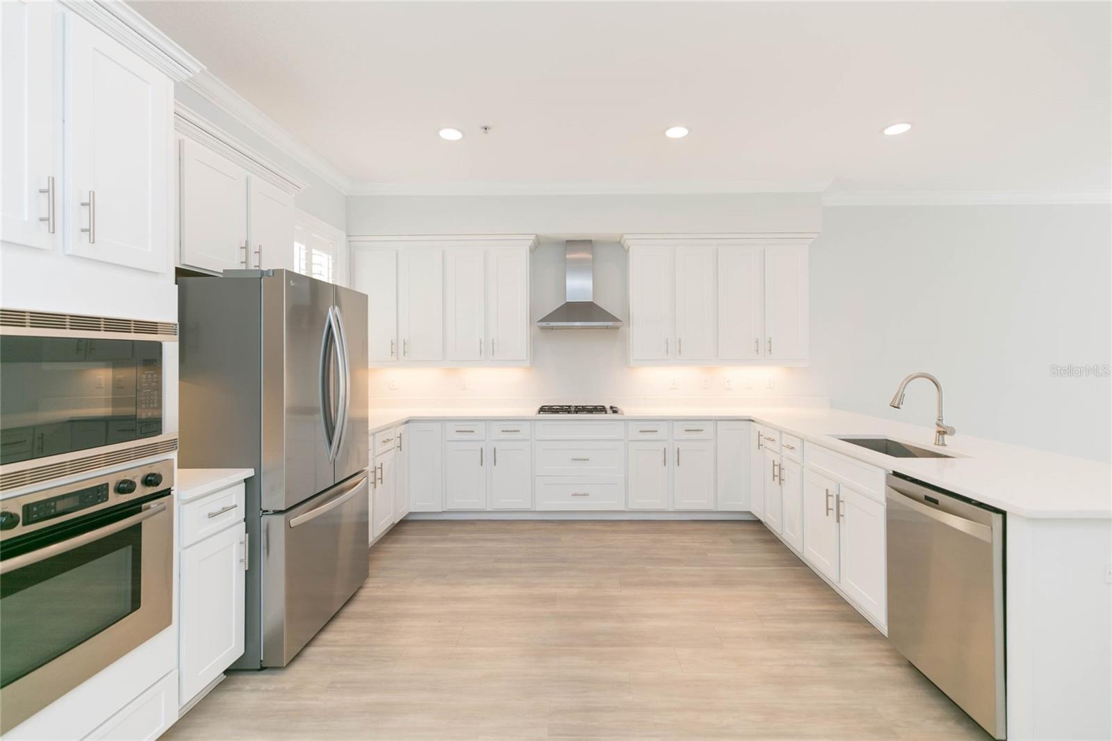 114 E DAVIS BLVD #13 — photo 6