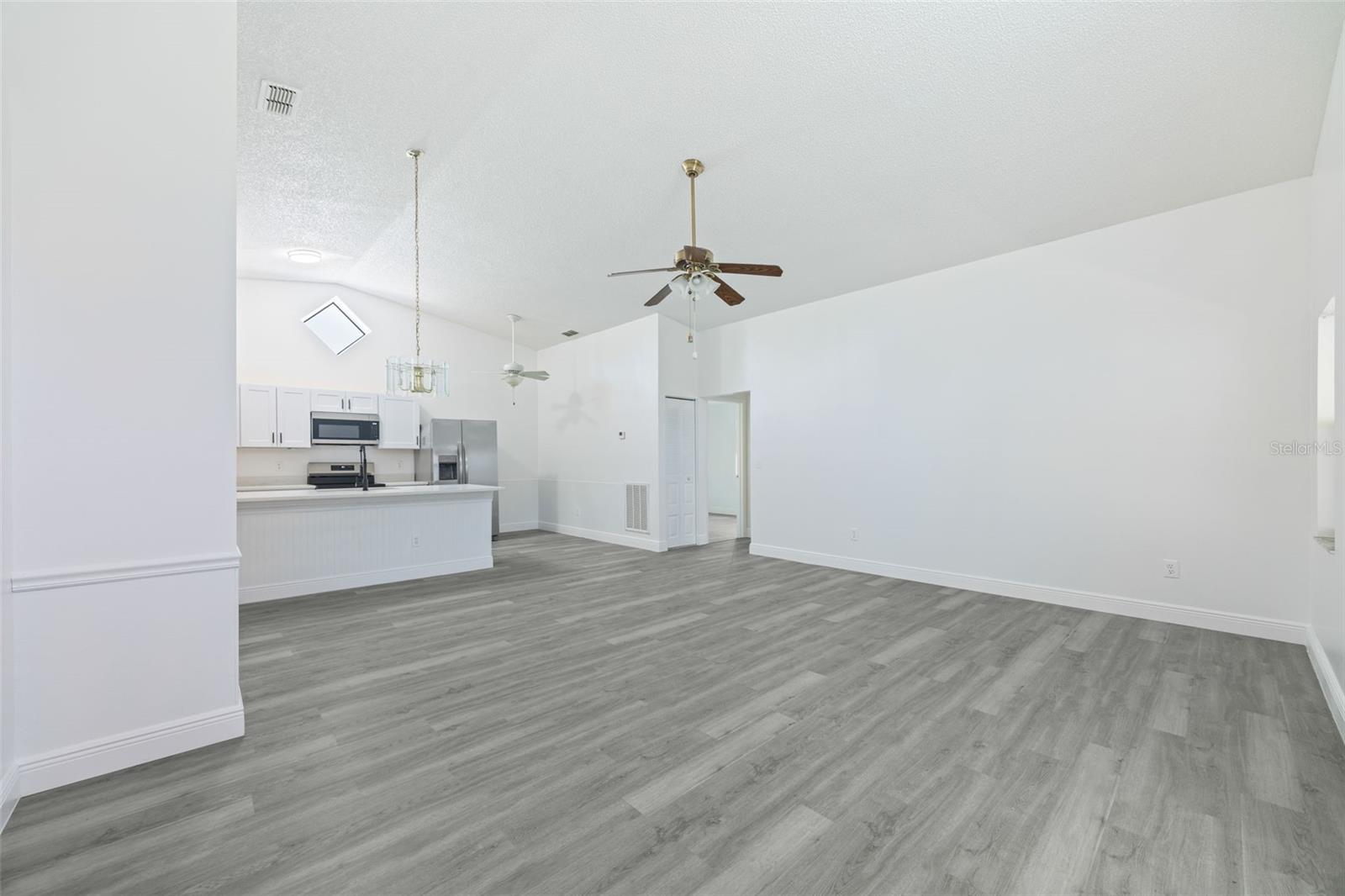 13427 LARAWAY DR — photo 18