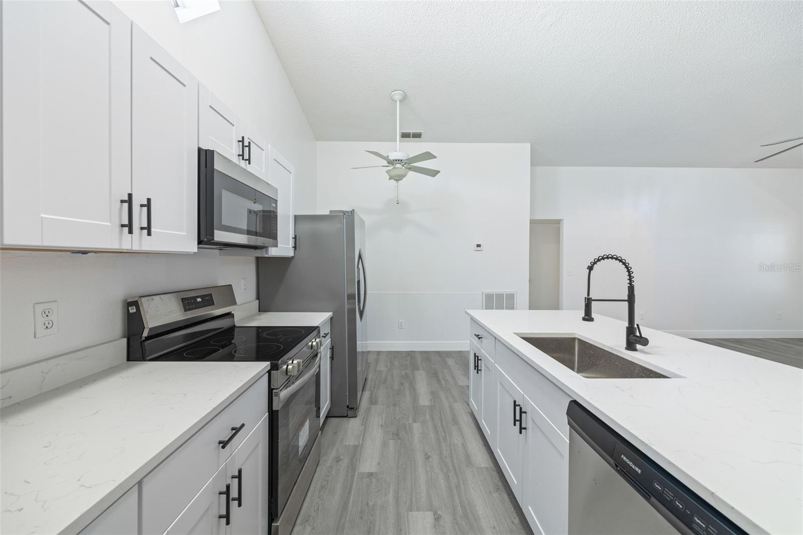 13427 LARAWAY DR — photo 8