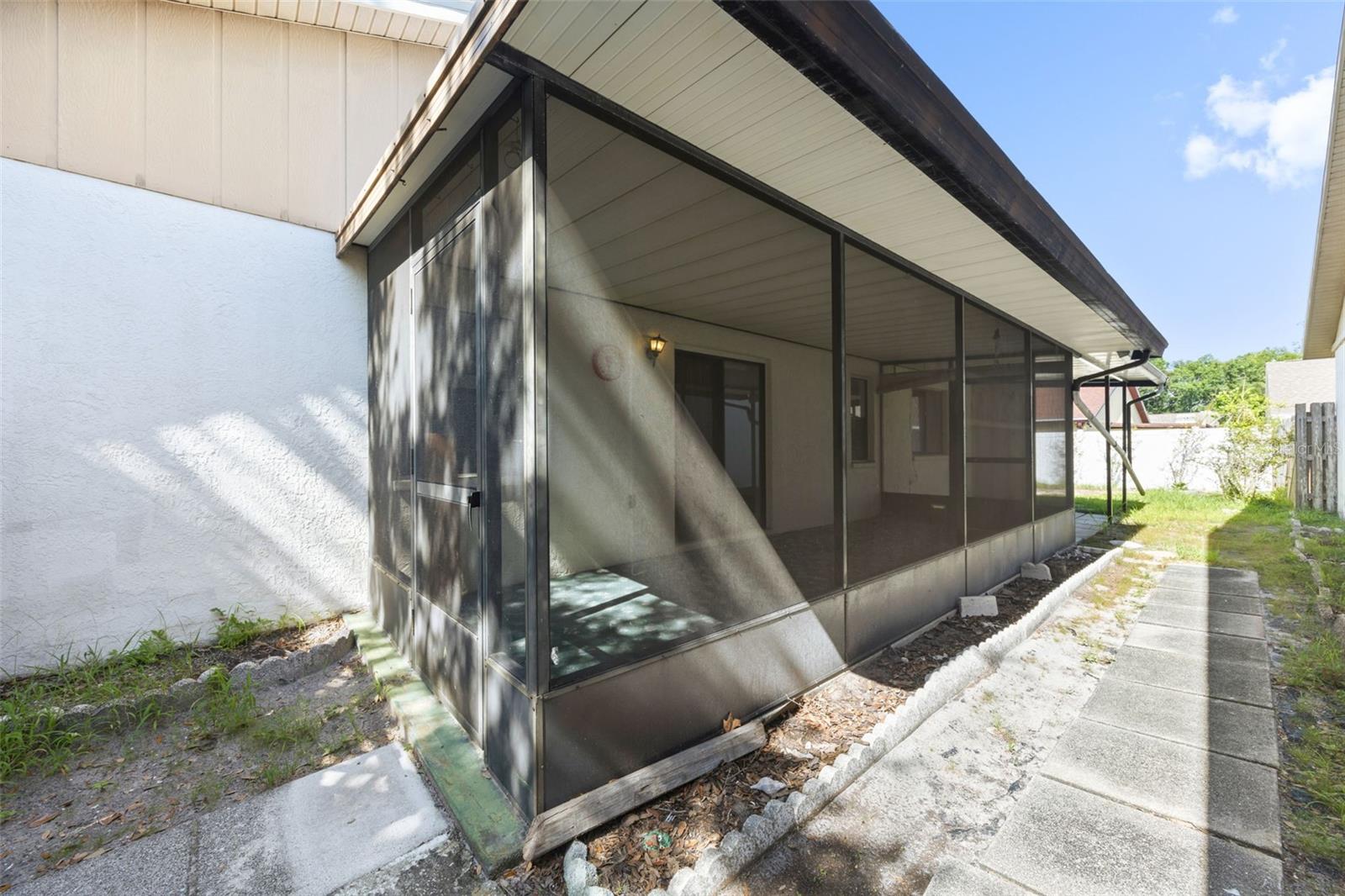 13427 LARAWAY DR — photo 40