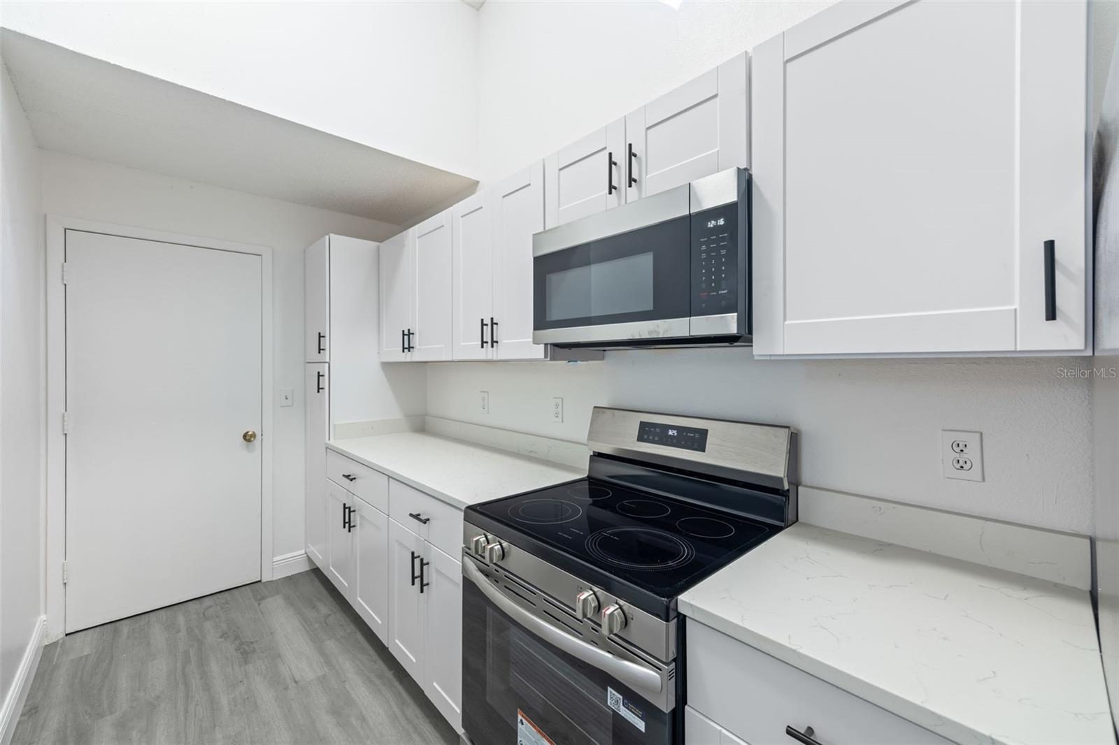 13427 LARAWAY DR — photo 13