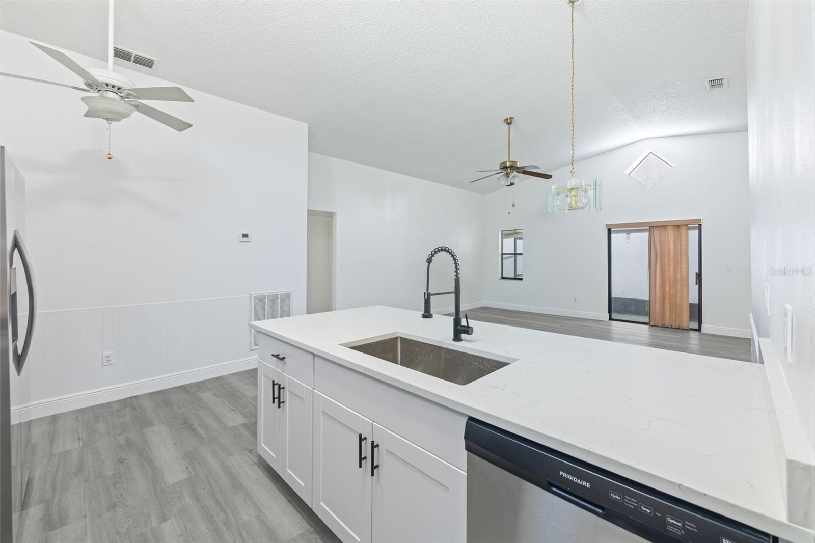 13427 LARAWAY DR — photo 15