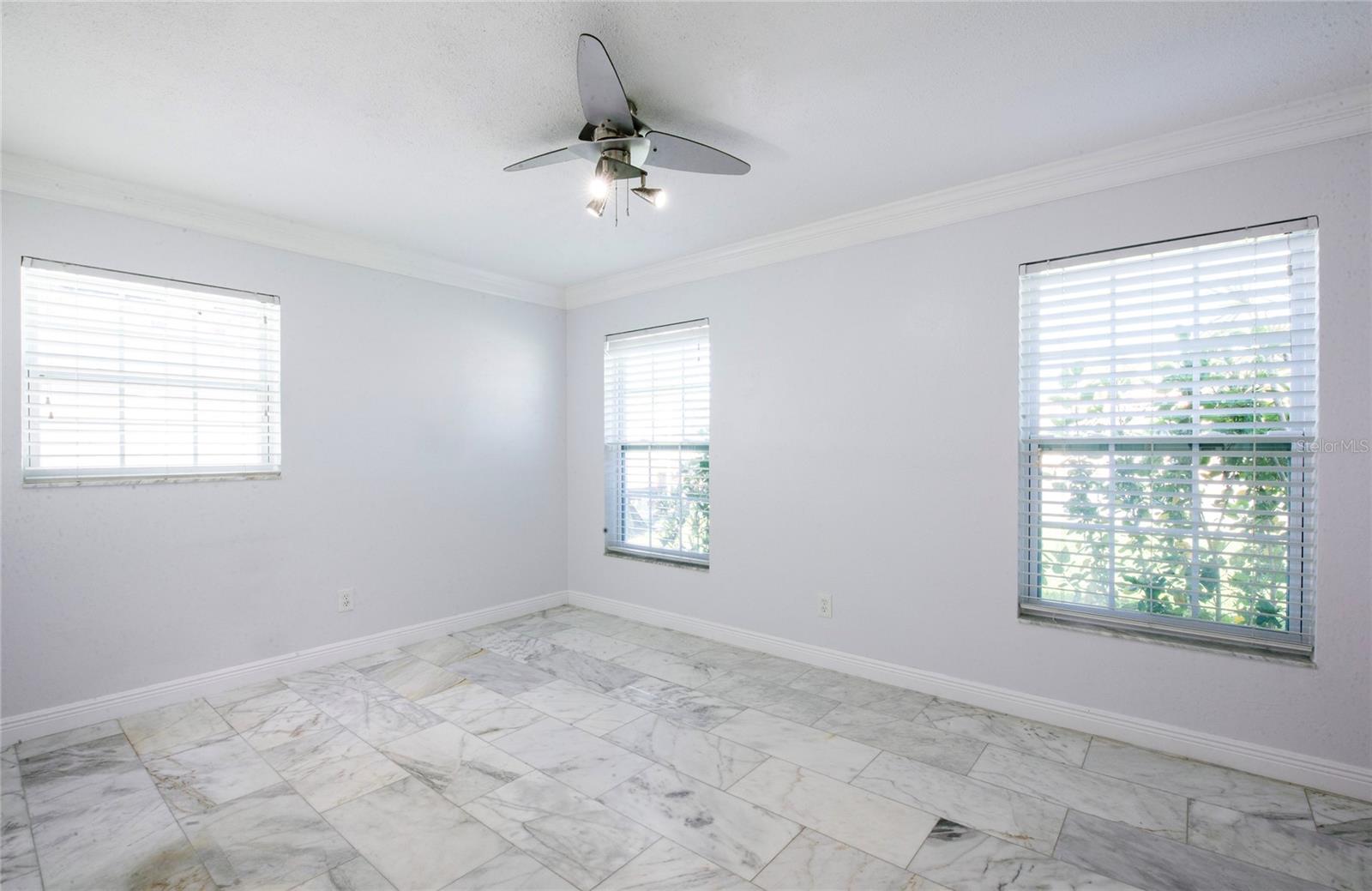 551 CRYSTAL DR — photo 33