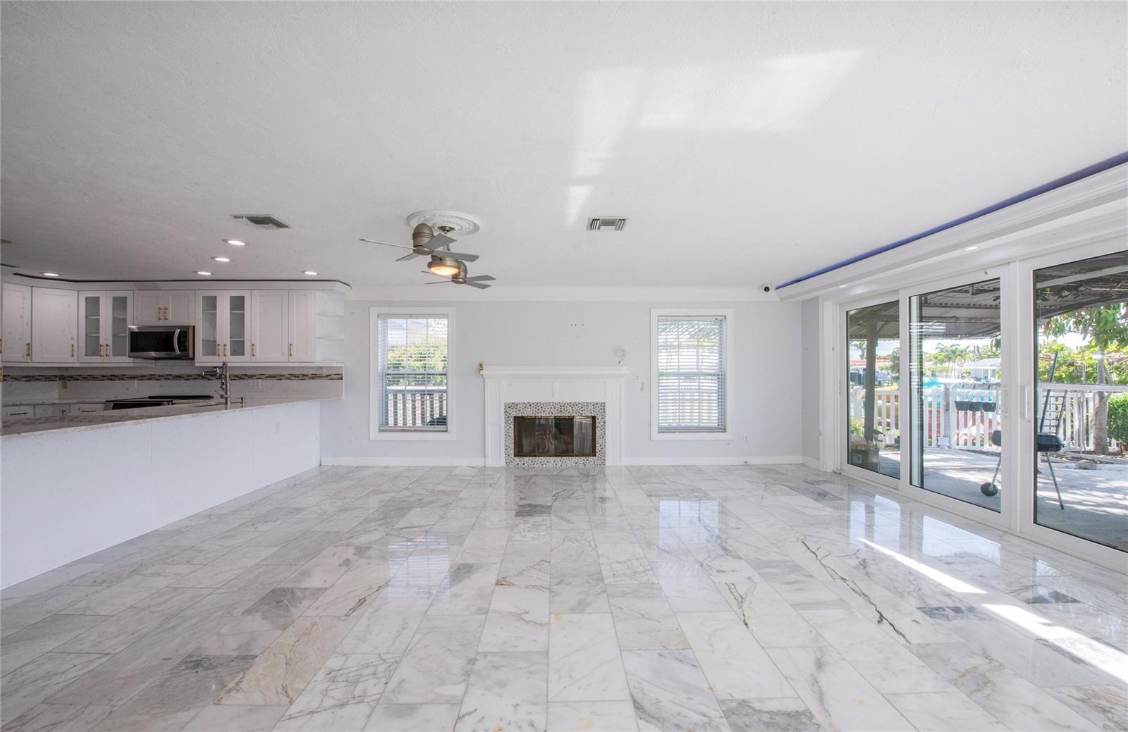 551 CRYSTAL DR — photo 19
