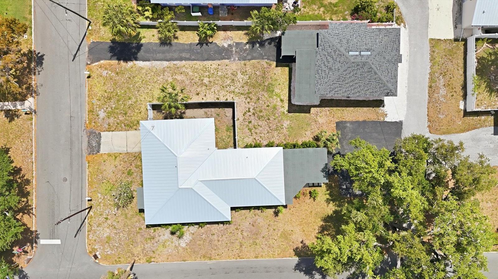 301 28TH ST W — photo 58