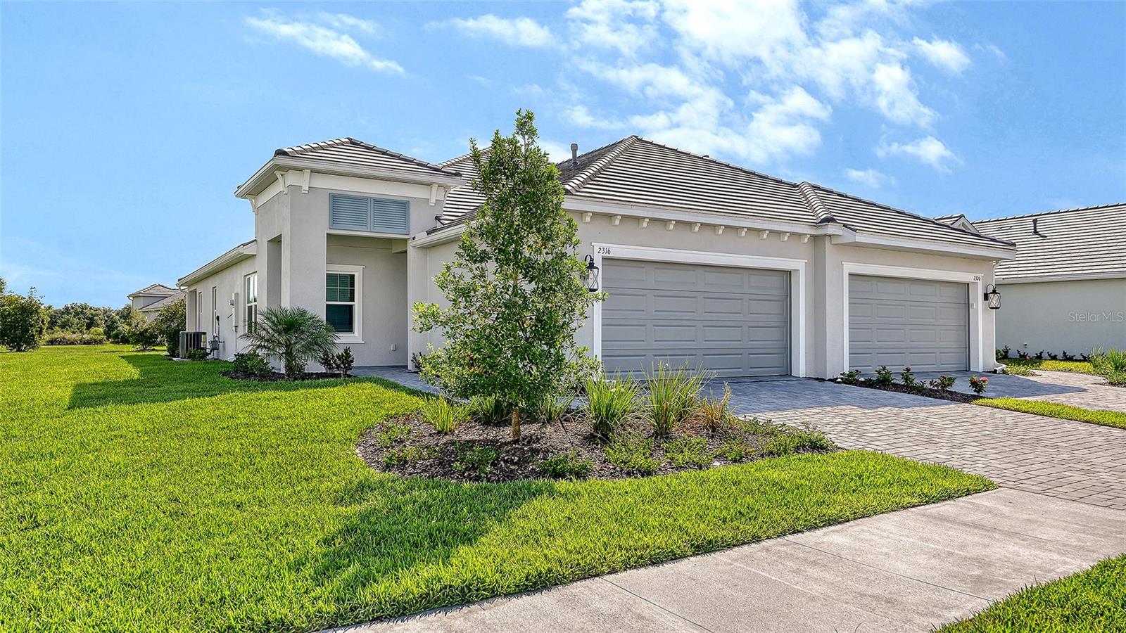 2316 BLUE MAHOE LN — photo 2