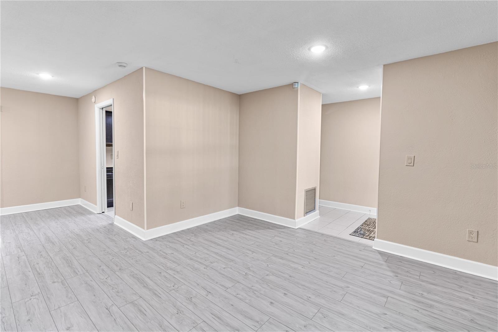 1929 VALENCIA WAY — photo 12
