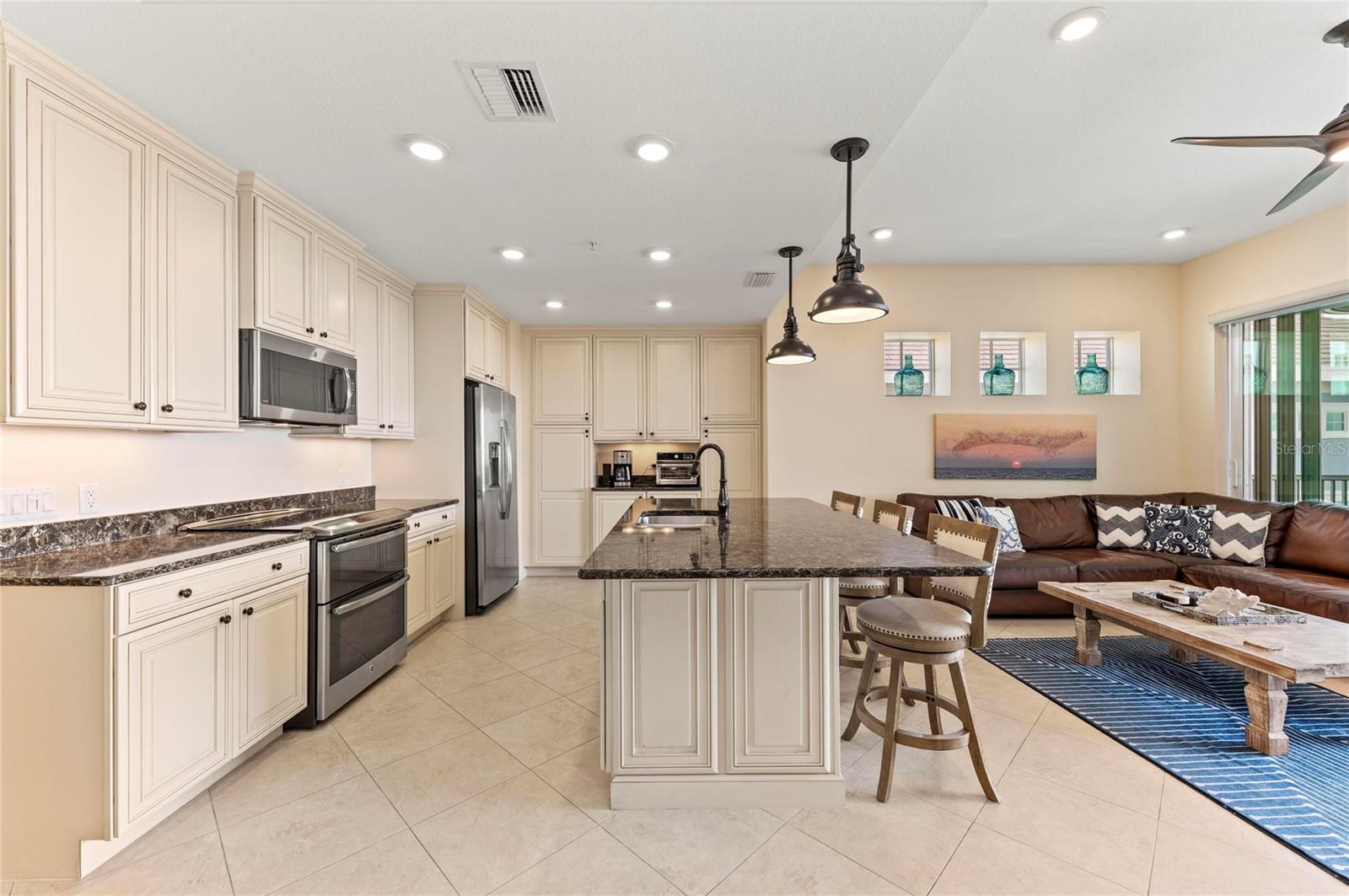 395 ARUBA CIR #402 — photo 17