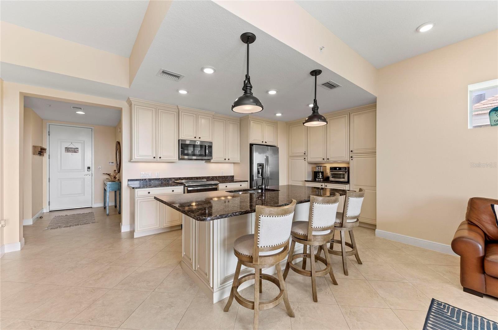 395 ARUBA CIR #402 — photo 9
