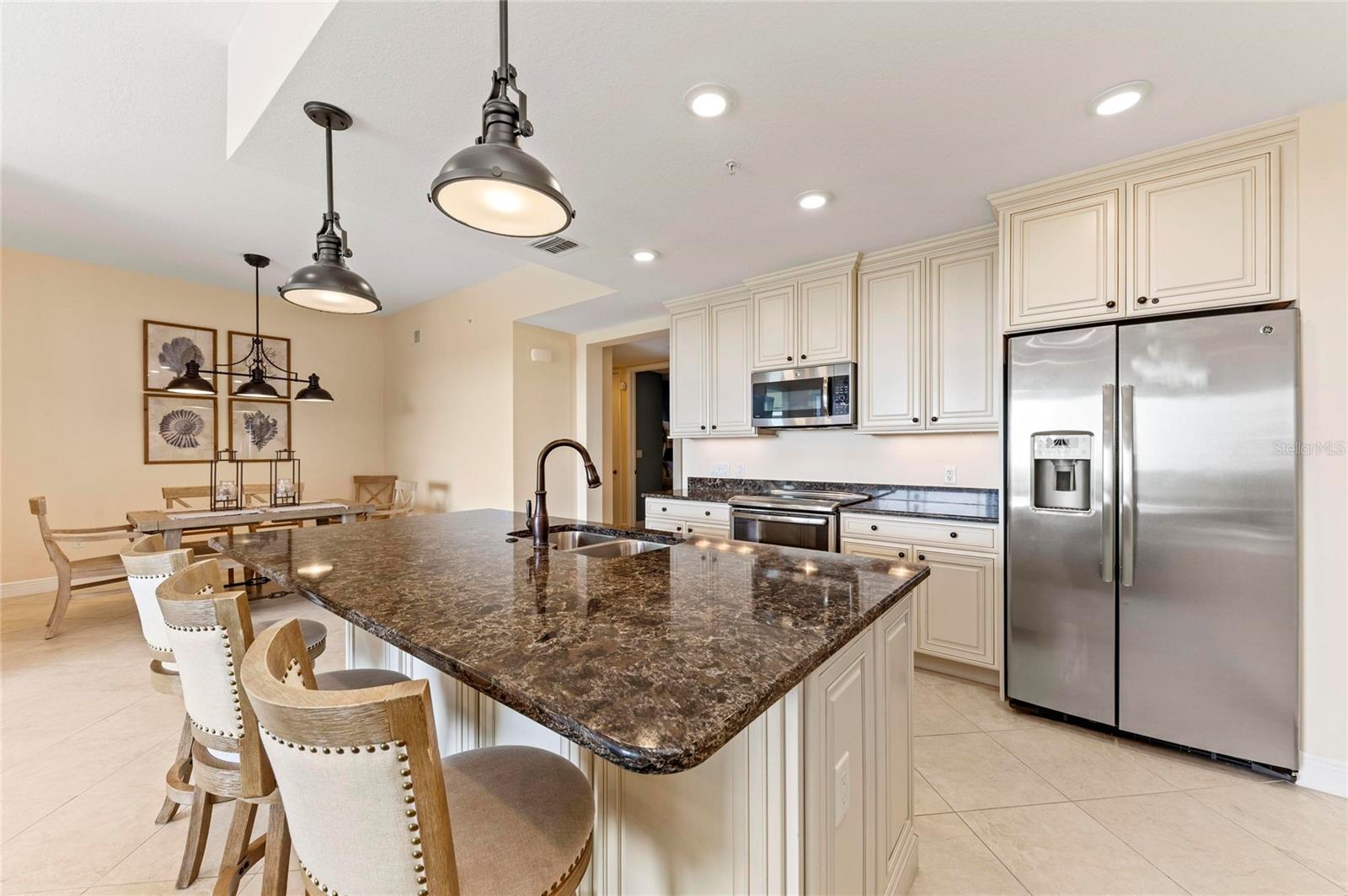 395 ARUBA CIR #402 — photo 18
