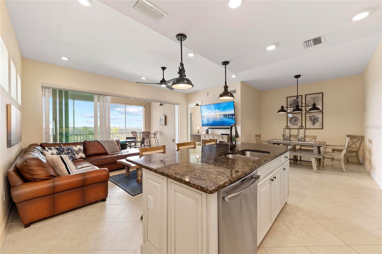 395 ARUBA CIR #402 — photo 19