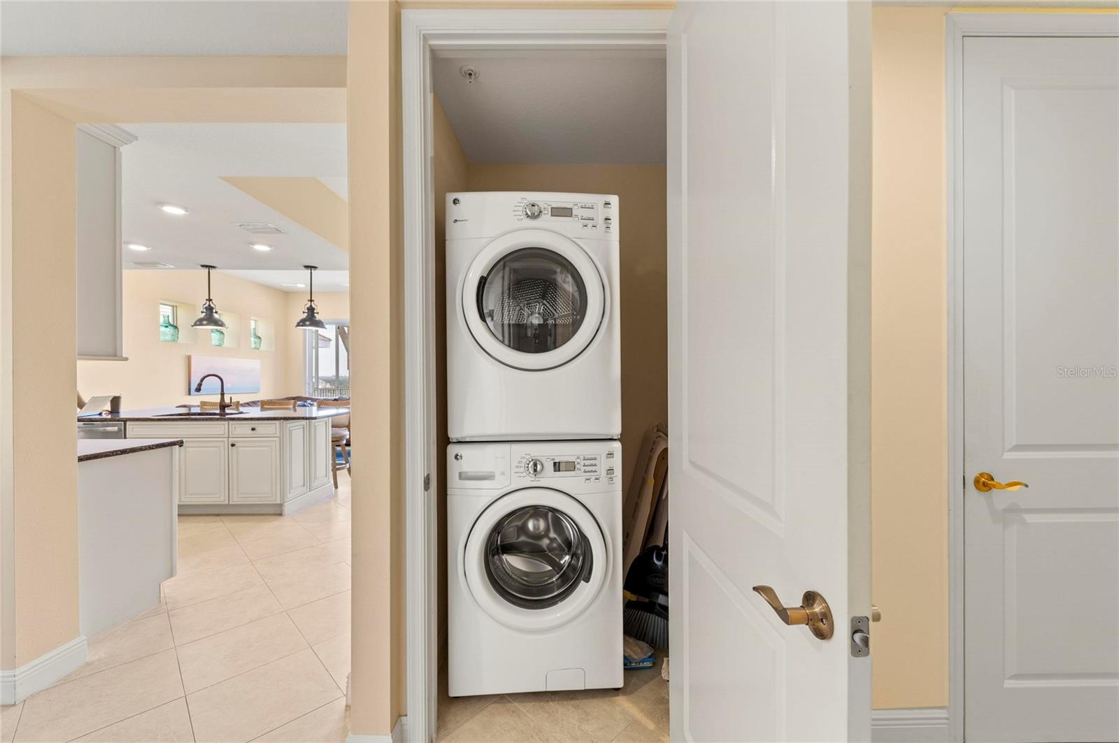 395 ARUBA CIR #402 — photo 35
