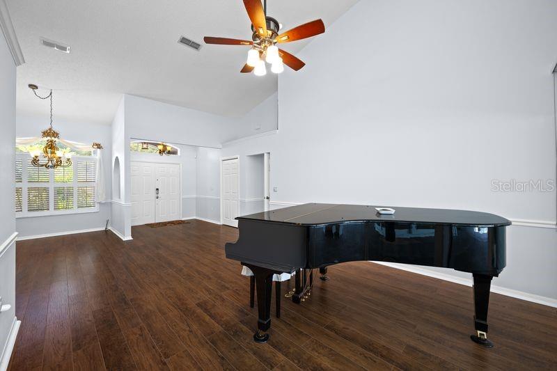 5321 GARDENS DR — photo 3