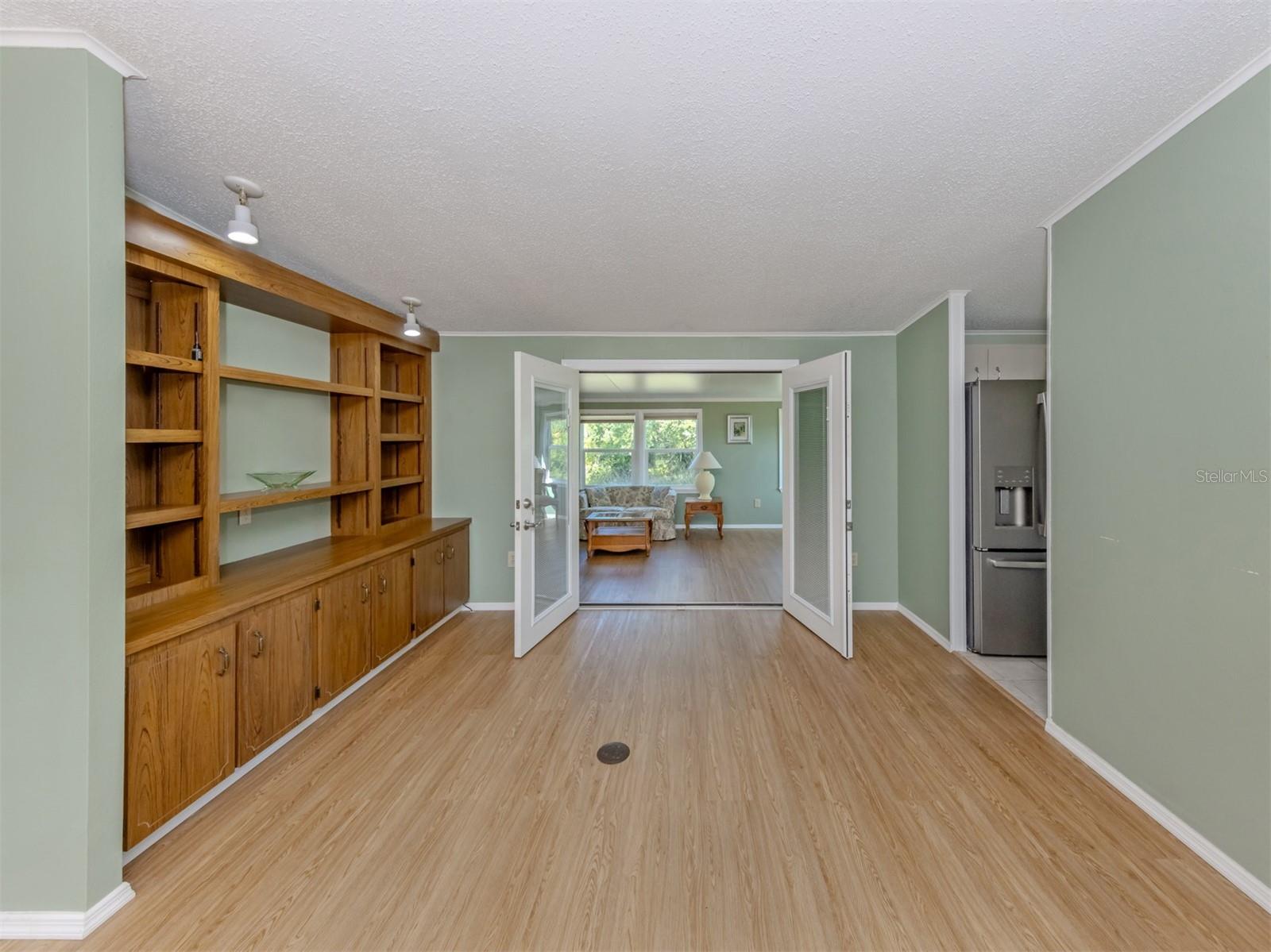 592 PORTSIDE DR — photo 10