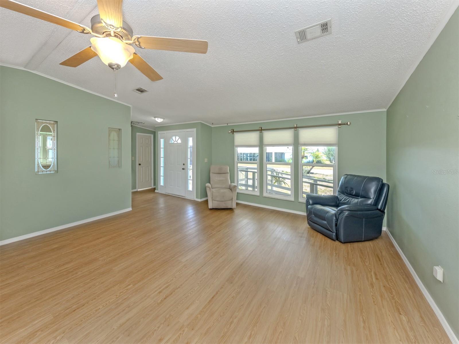592 PORTSIDE DR — photo 11