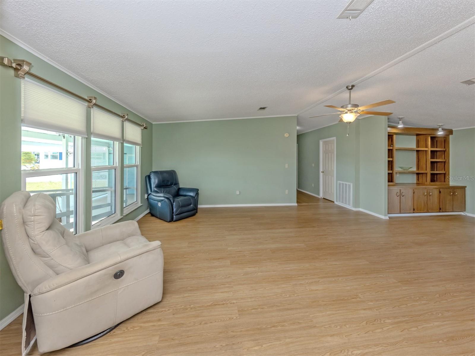 592 PORTSIDE DR — photo 6