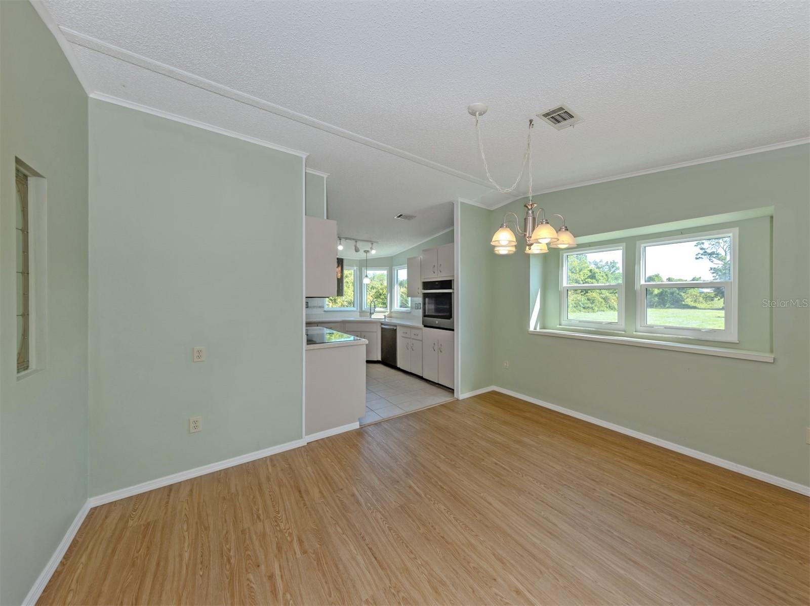 592 PORTSIDE DR — photo 12