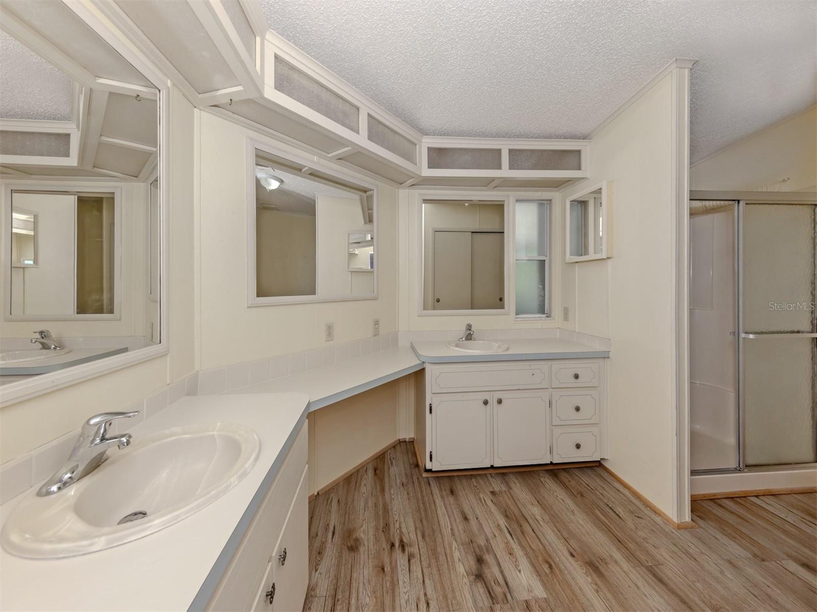 592 PORTSIDE DR — photo 22