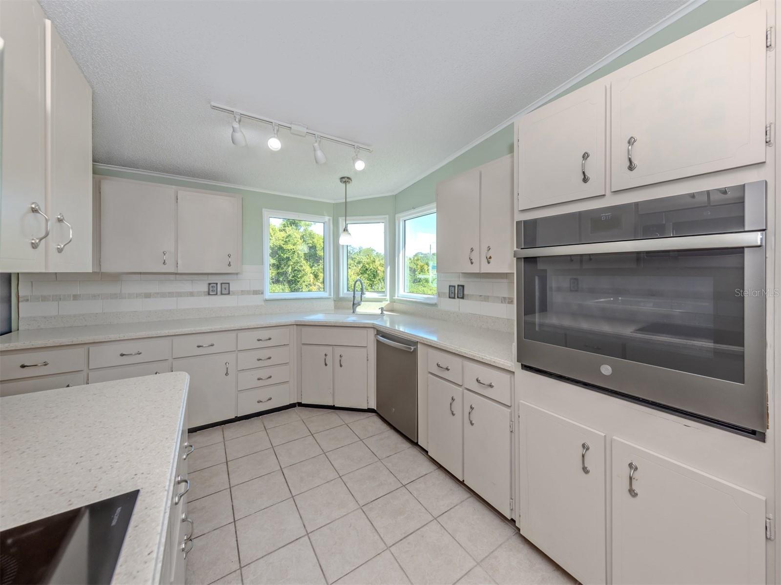 592 PORTSIDE DR — photo 15