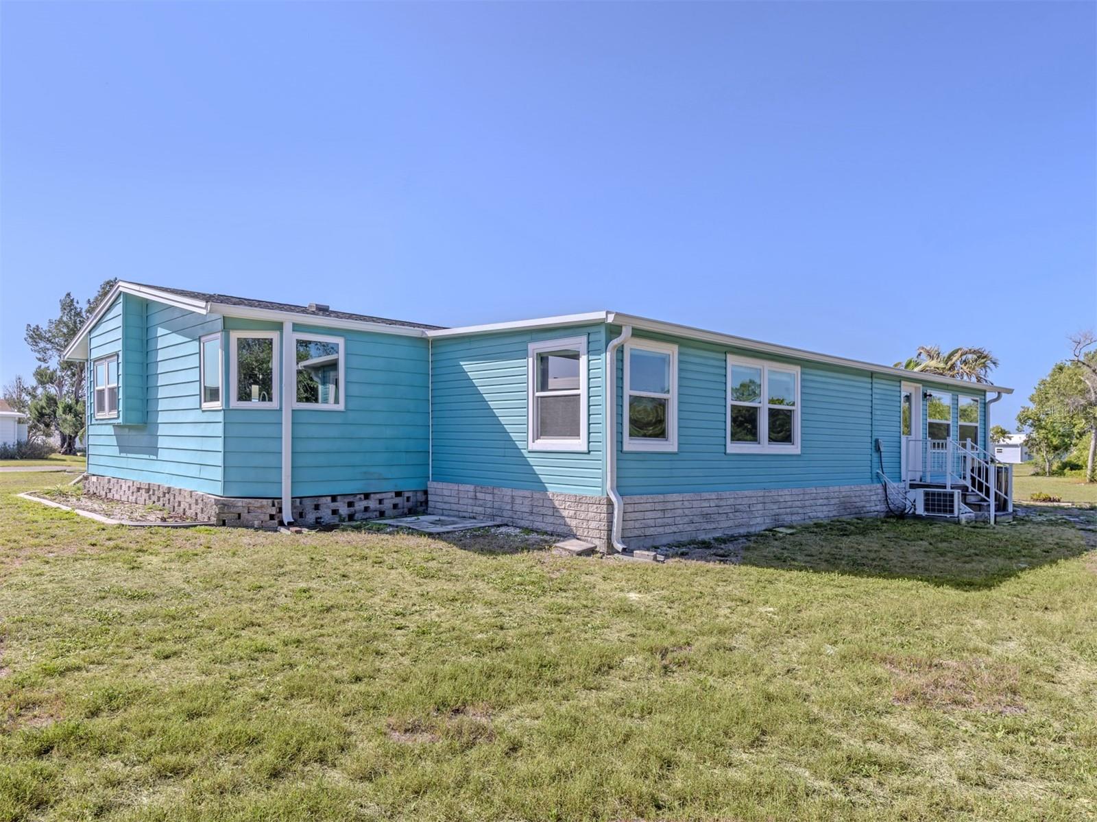 592 PORTSIDE DR — photo 30
