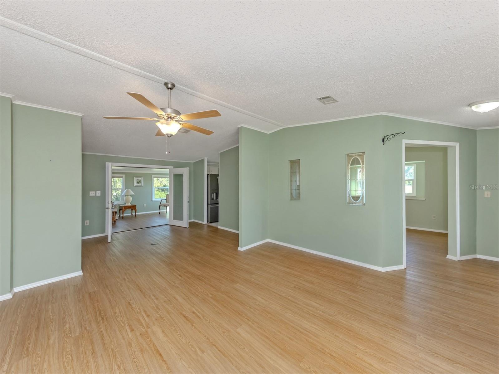 592 PORTSIDE DR — photo 9
