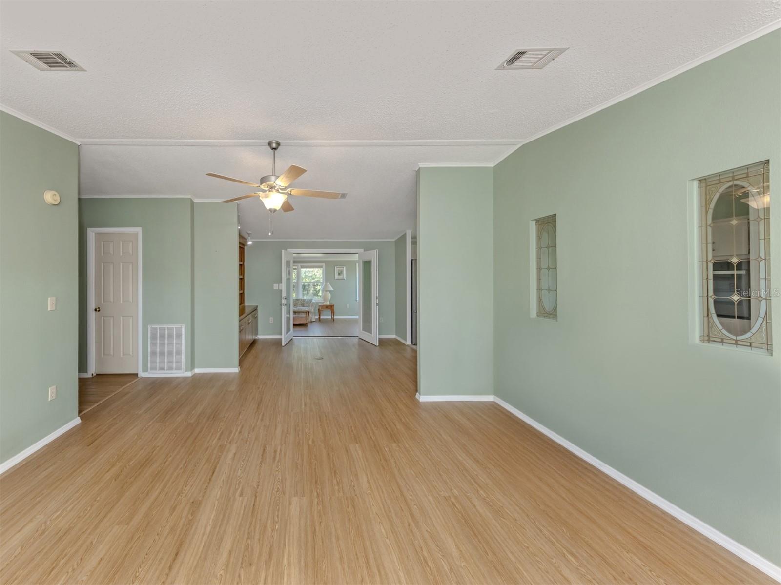 592 PORTSIDE DR — photo 8