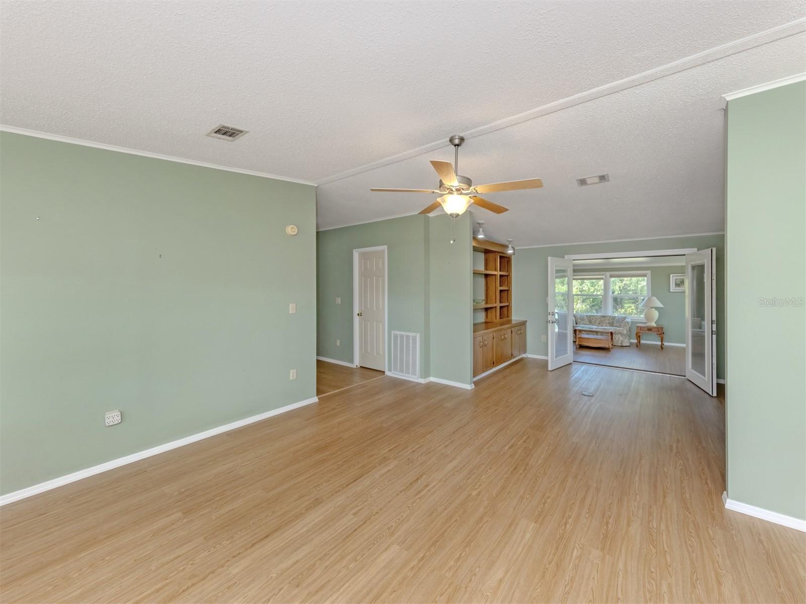 592 PORTSIDE DR — photo 7