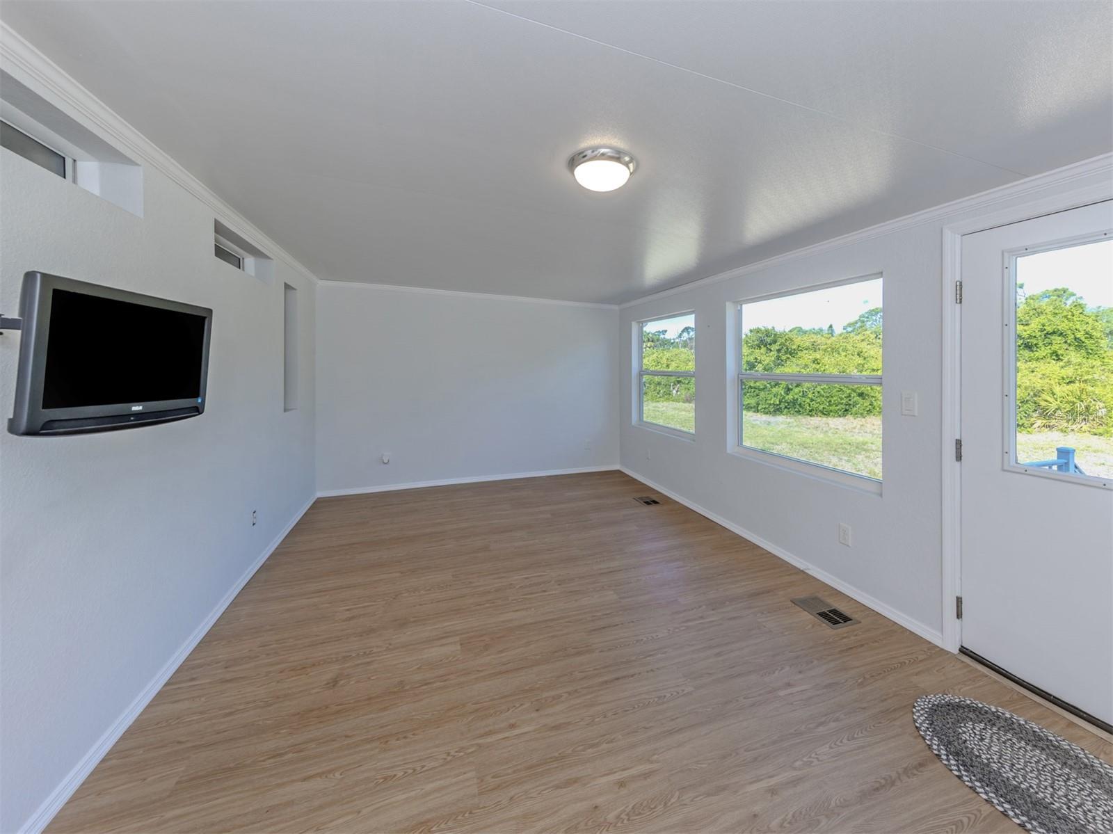 592 PORTSIDE DR — photo 25