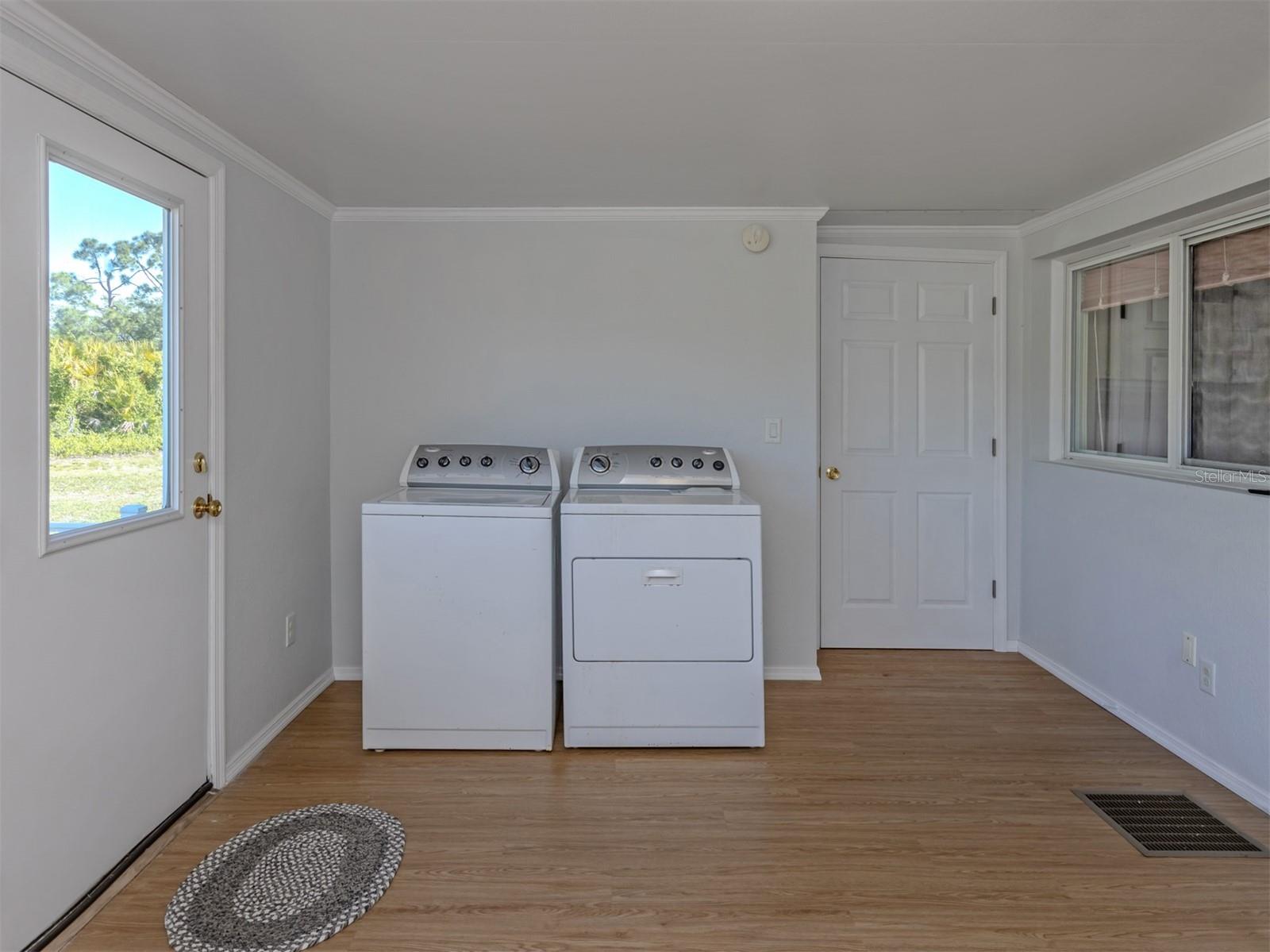 592 PORTSIDE DR — photo 26