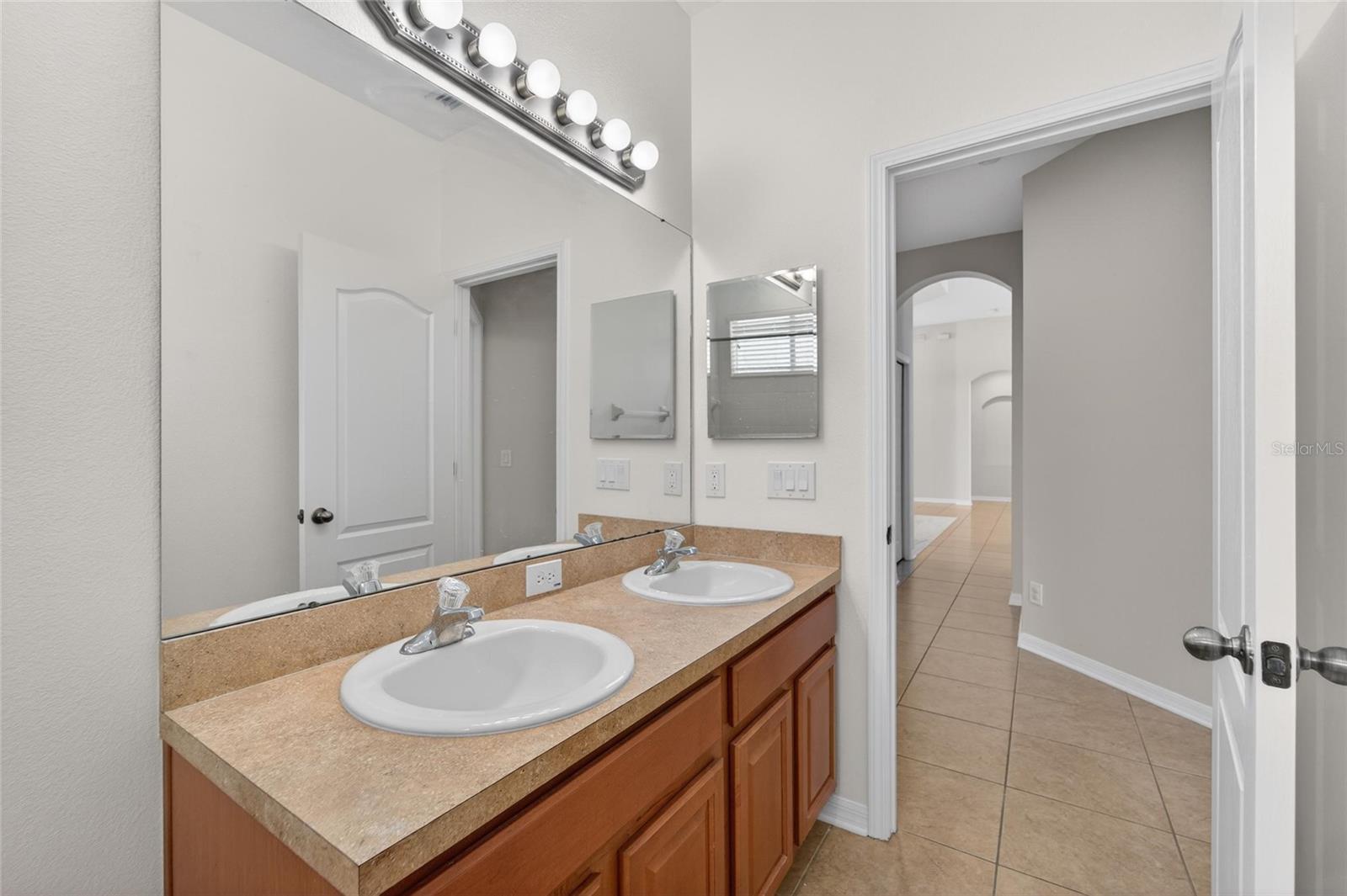 2309 SILVER TRUMPET CT — photo 30