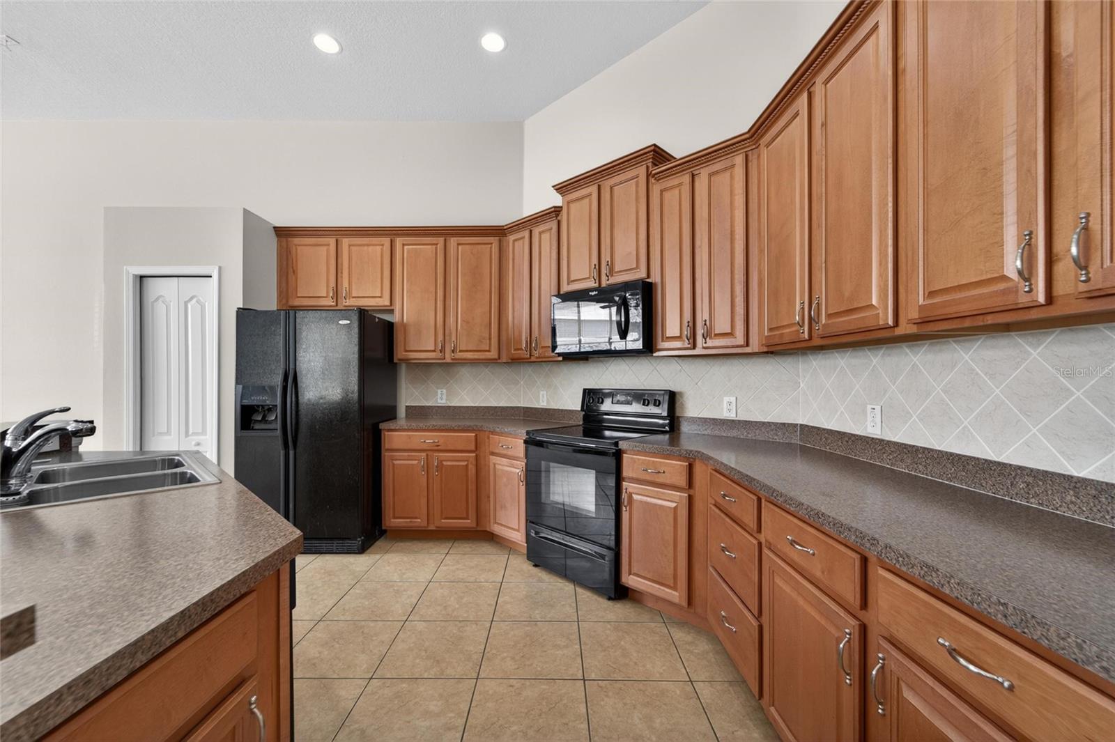 2309 SILVER TRUMPET CT — photo 37