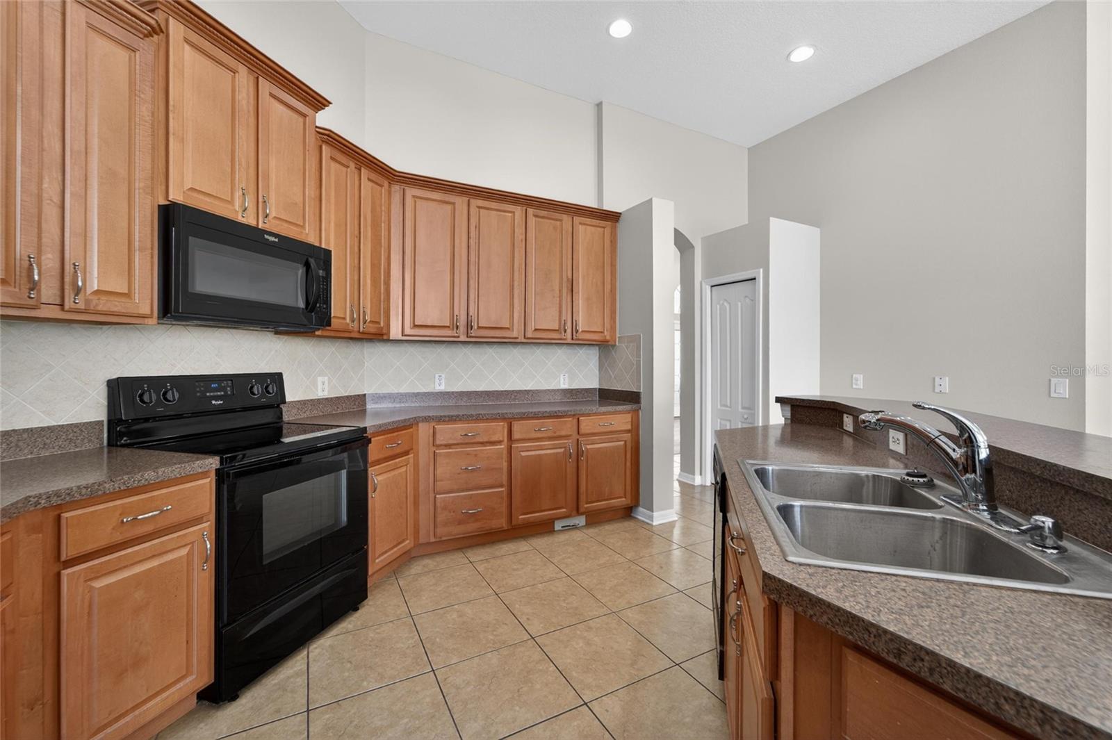 2309 SILVER TRUMPET CT — photo 38