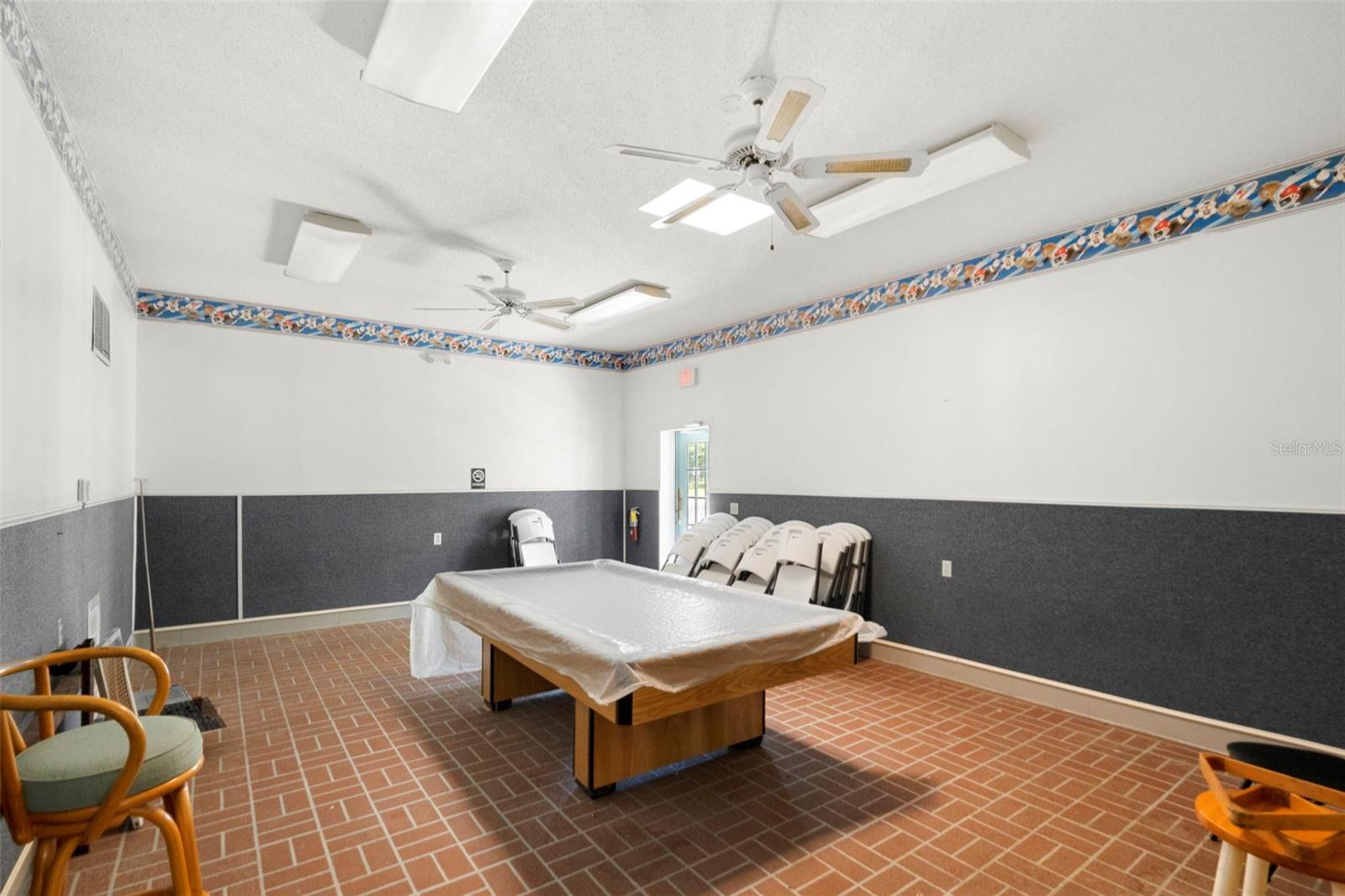 10220 WELLINGTON AVE — photo 48