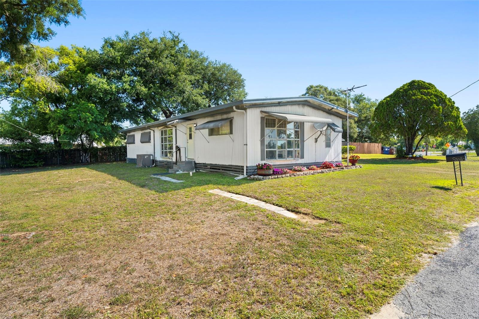 10220 WELLINGTON AVE — photo 2