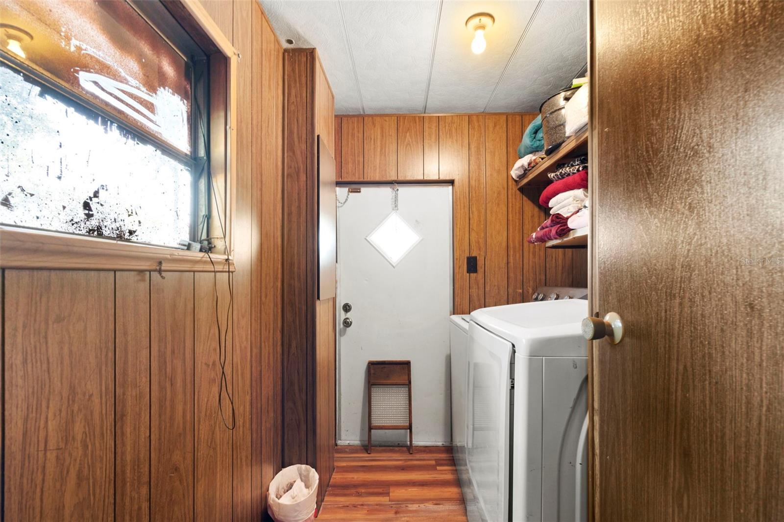 10220 WELLINGTON AVE — photo 32