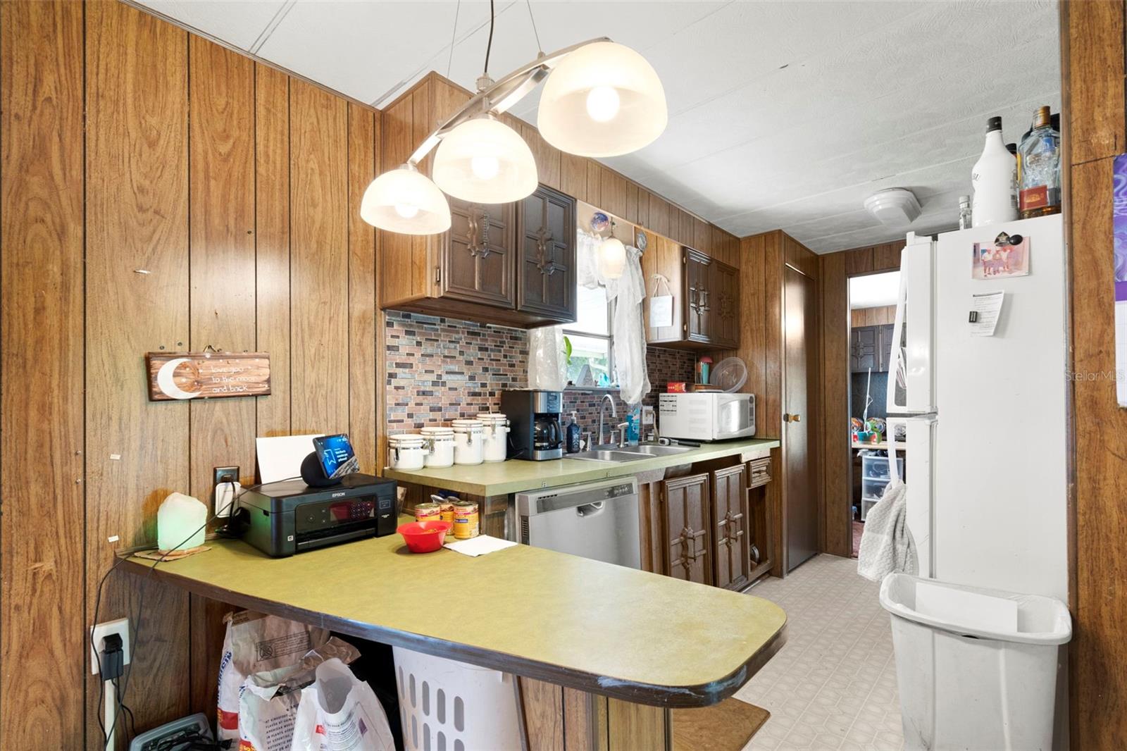 10220 WELLINGTON AVE — photo 19