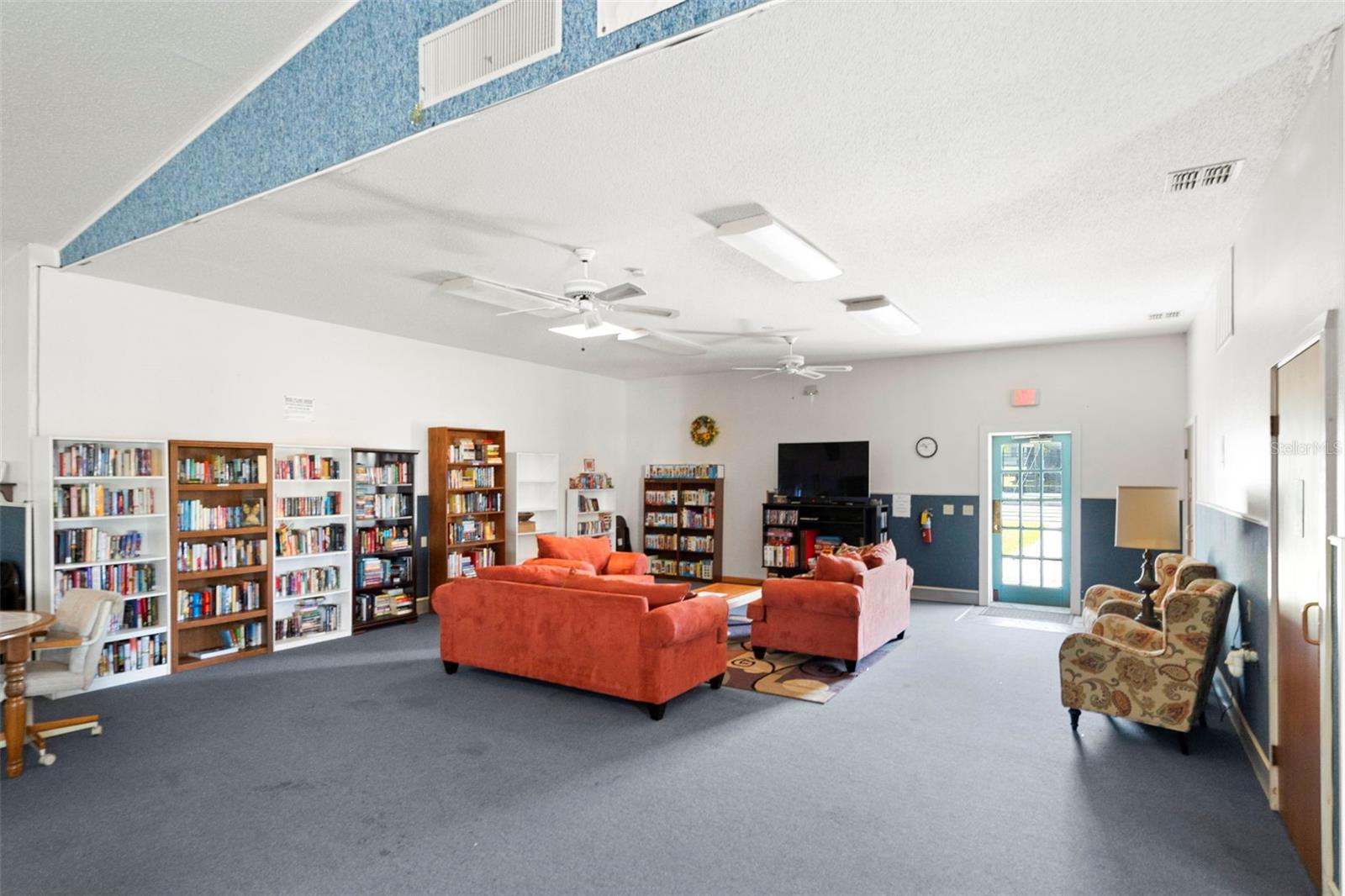 10220 WELLINGTON AVE — photo 45
