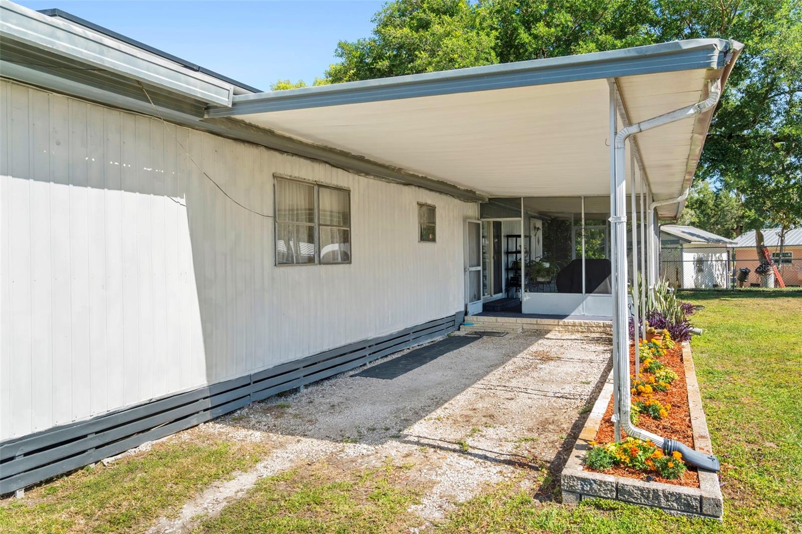 10220 WELLINGTON AVE — photo 8