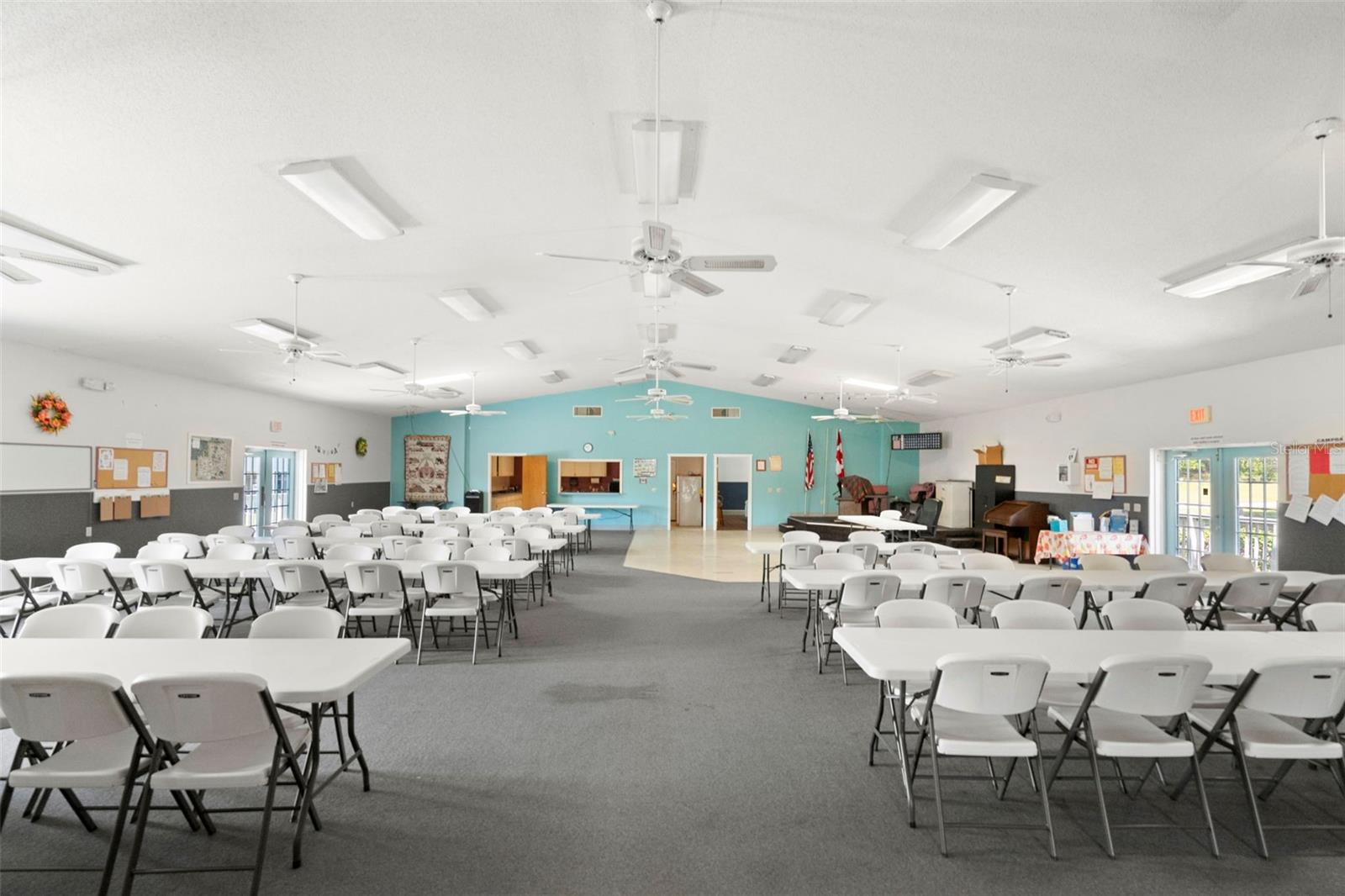 10220 WELLINGTON AVE — photo 46