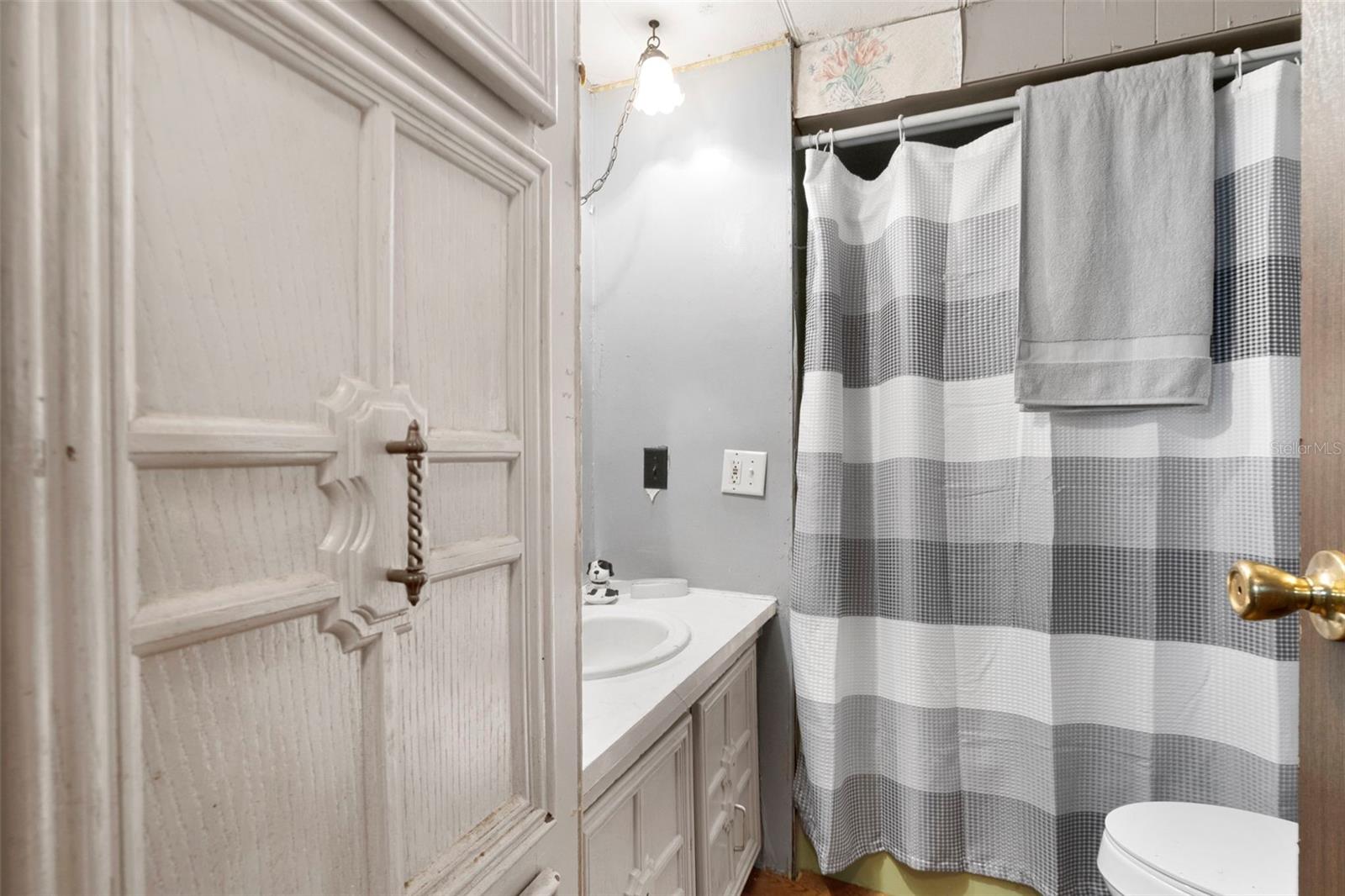 10220 WELLINGTON AVE — photo 24
