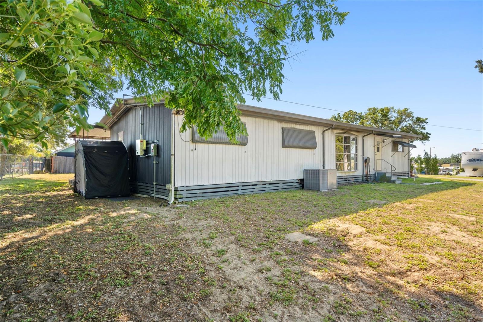 10220 WELLINGTON AVE — photo 33