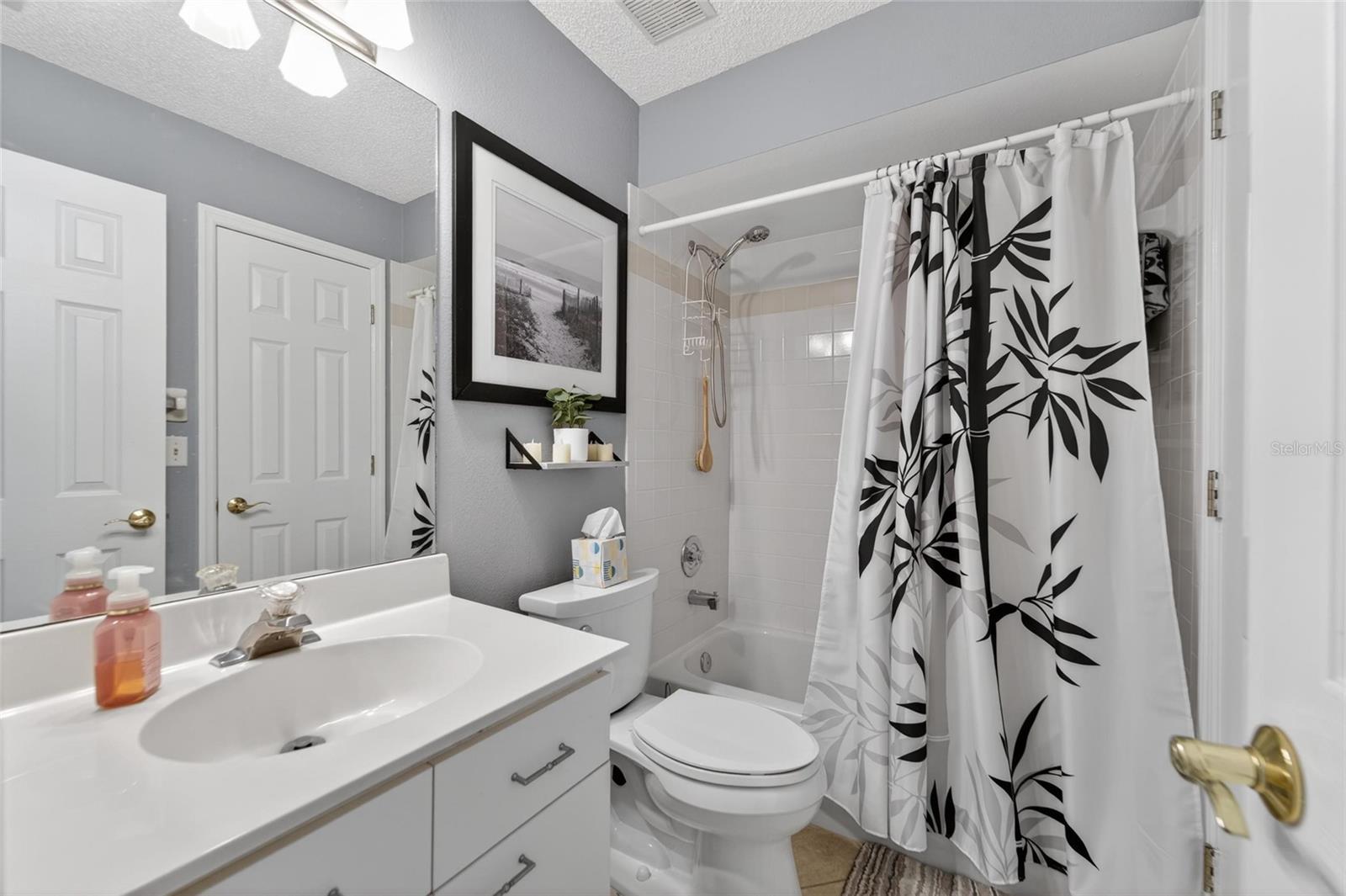 394 MADEIRA CIR — photo 43