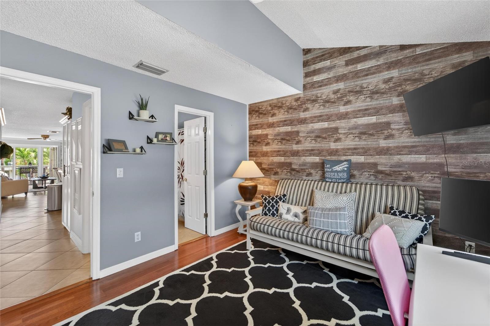394 MADEIRA CIR — photo 41