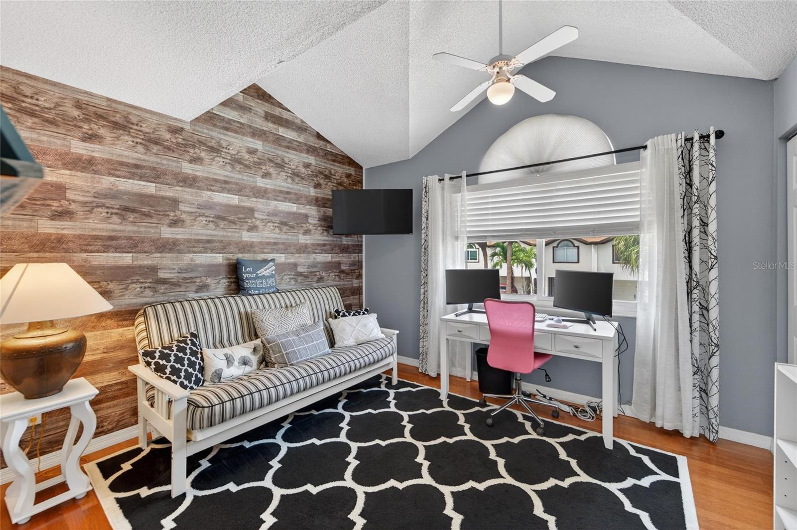 394 MADEIRA CIR — photo 40